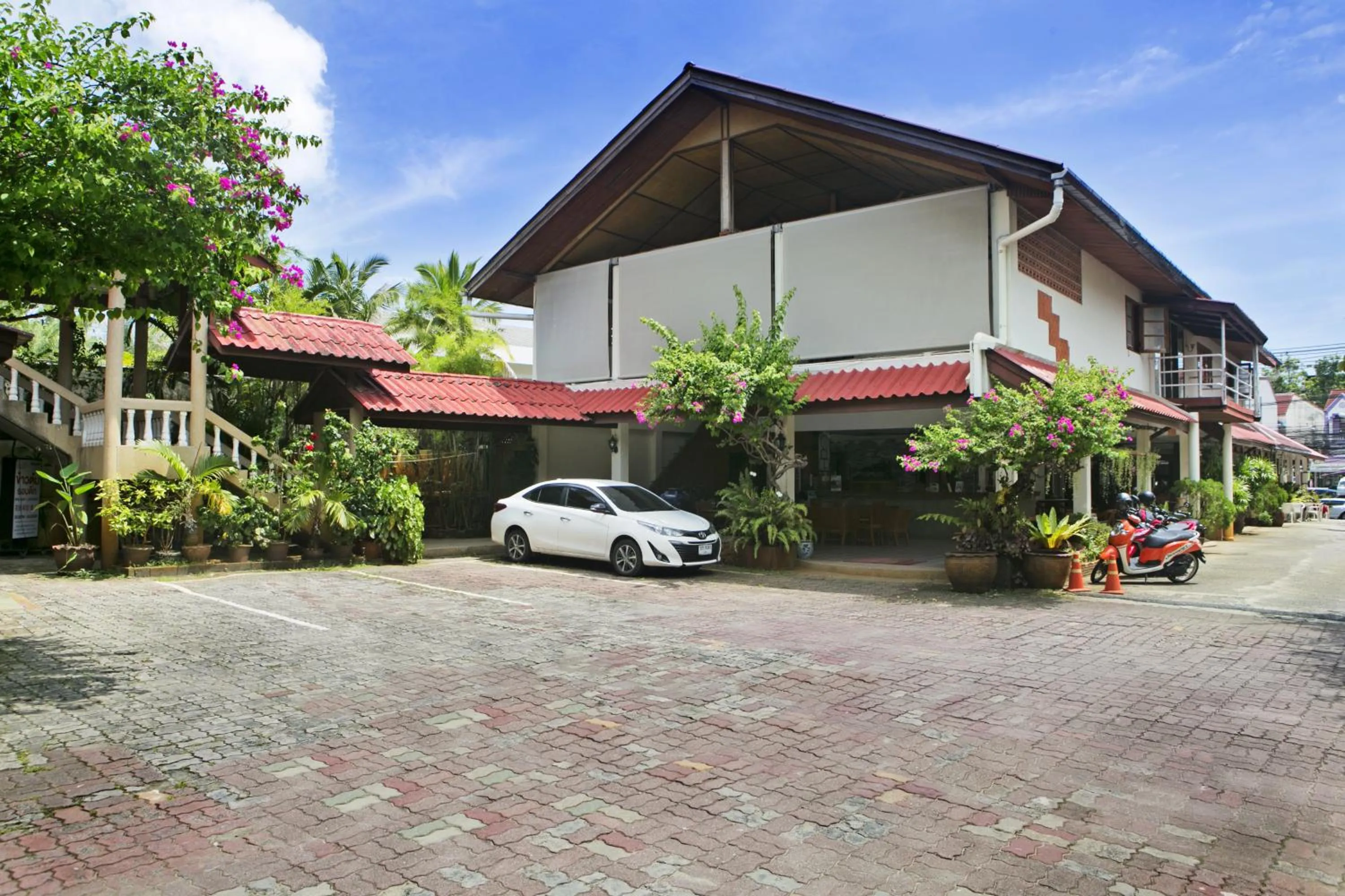 Property building in Patong Palace Hotel - SHA Extra Plus