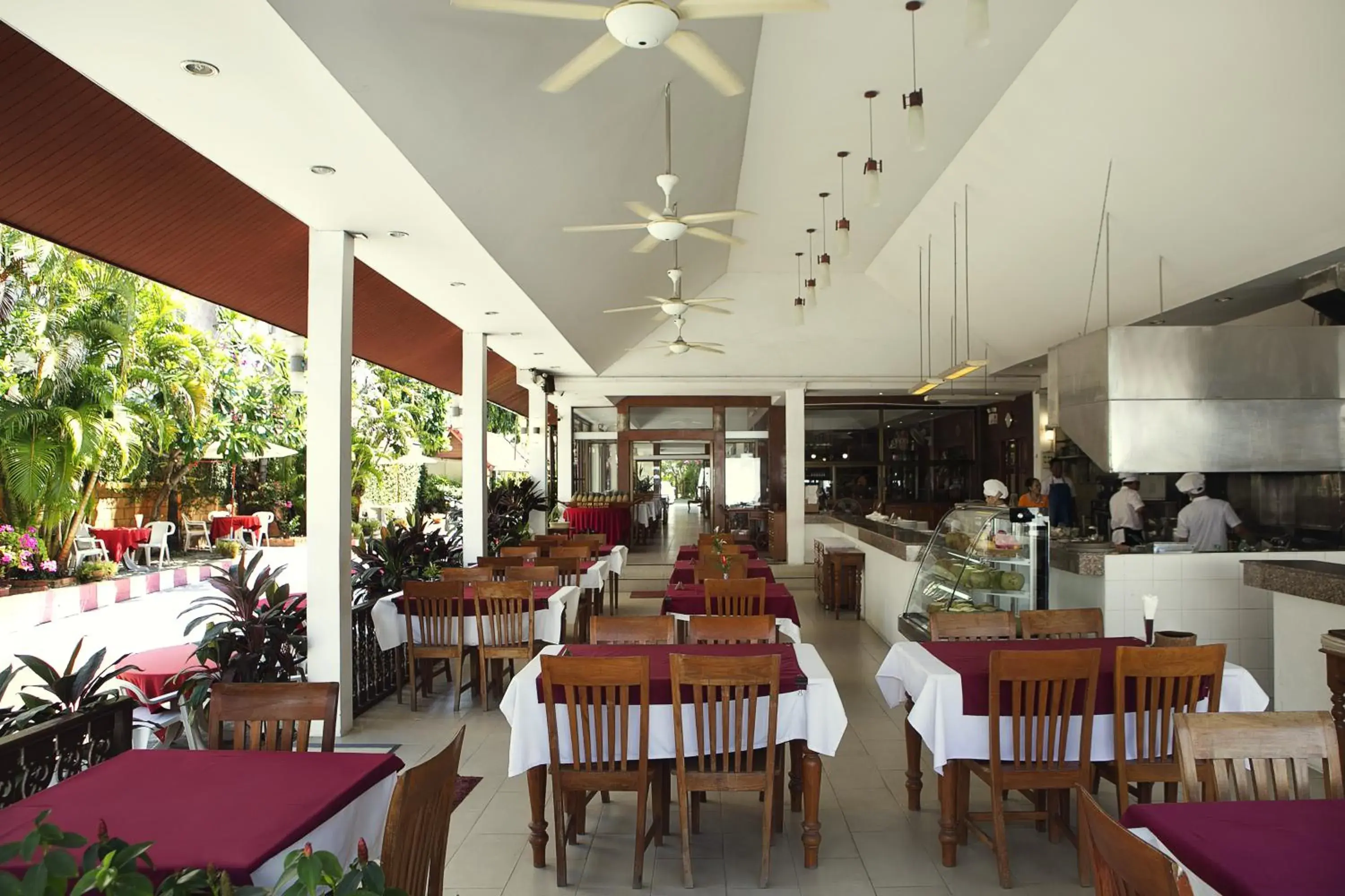Restaurant/places to eat in Patong Palace Hotel - SHA Extra Plus Restaurant/places to eat in Patong Palace Hotel - SHA Extra Plus