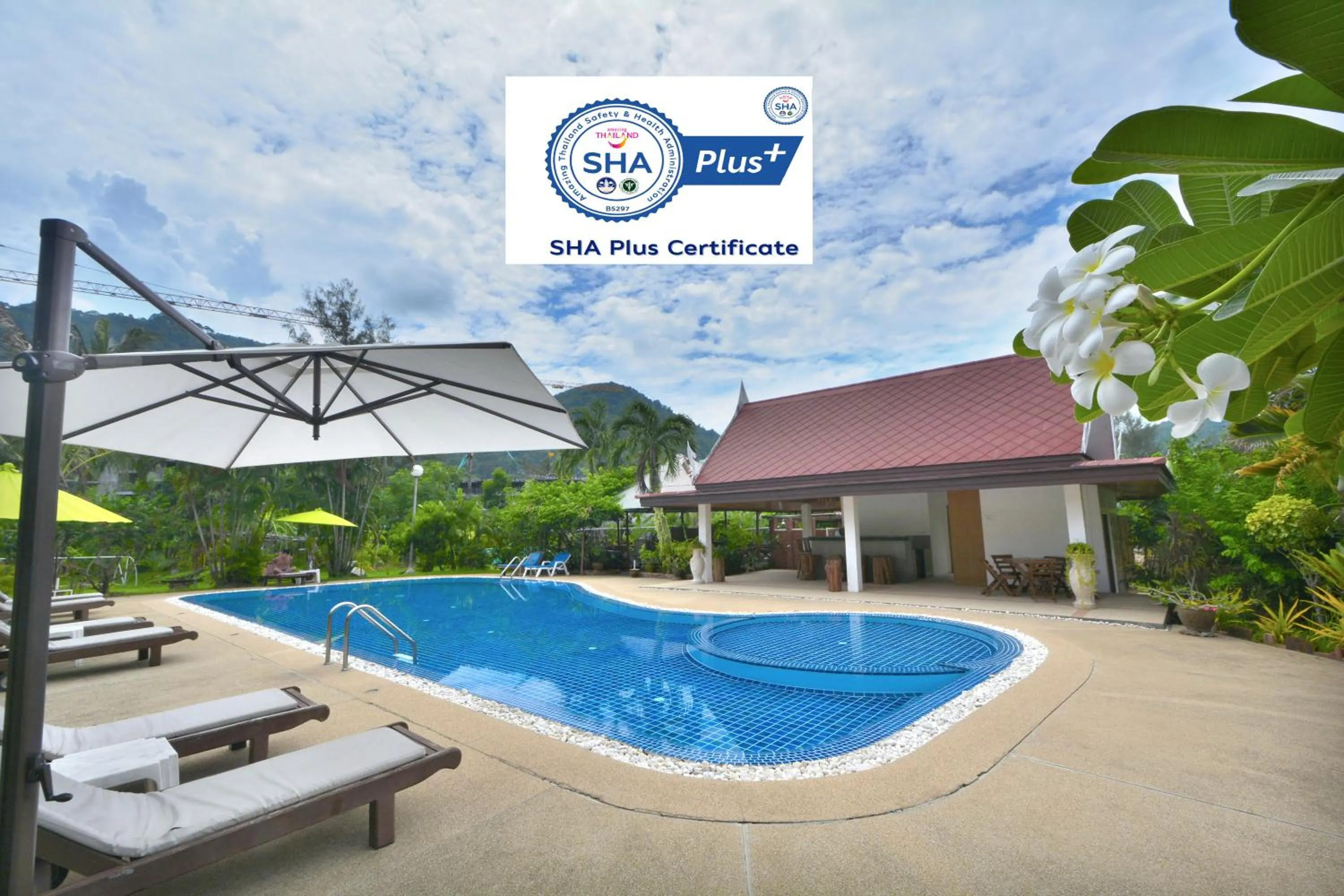 Swimming pool in Patong Palace Hotel - SHA Extra Plus