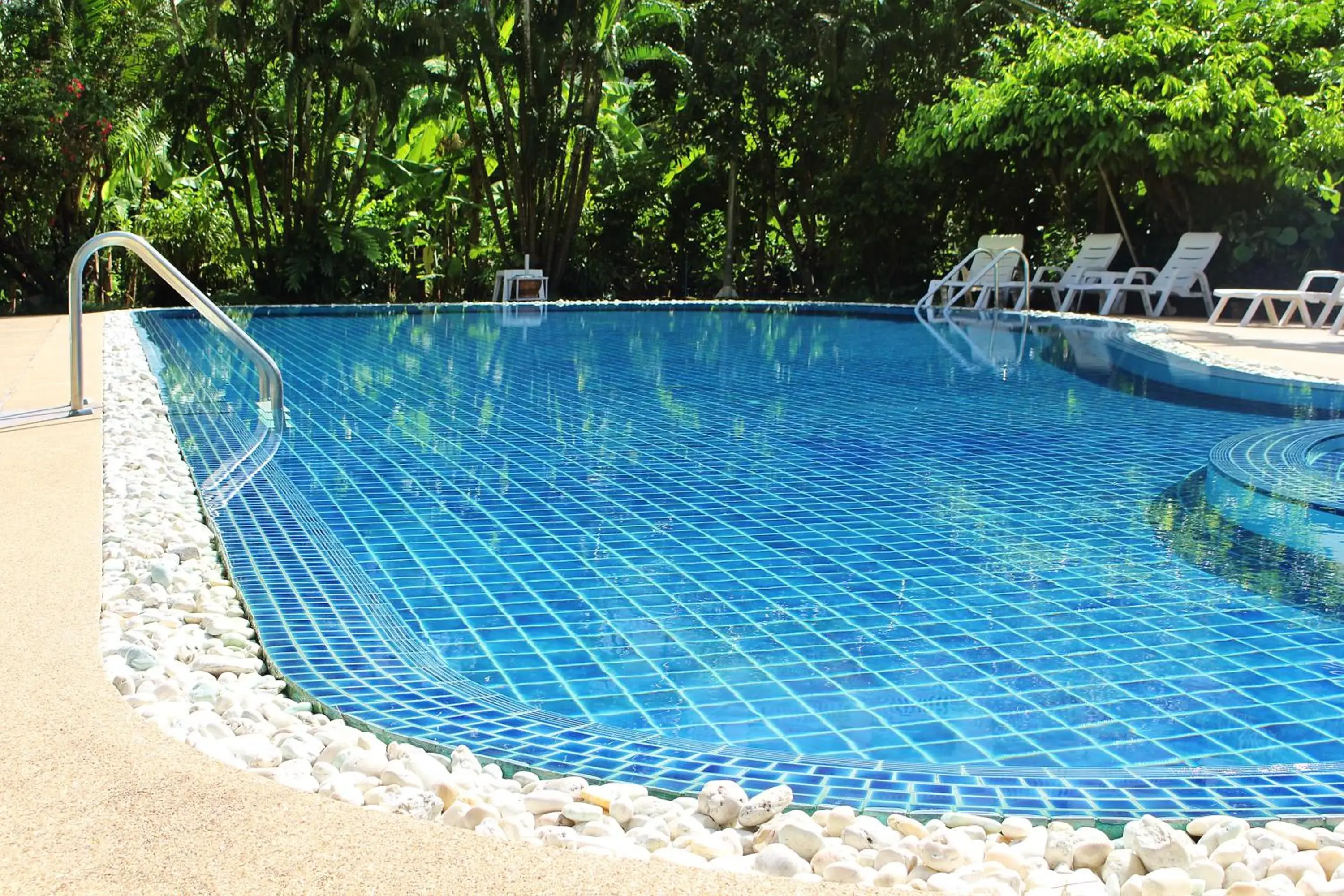 Swimming pool in Patong Palace Hotel - SHA Extra Plus Swimming pool in Patong Palace Hotel - SHA Extra Plus