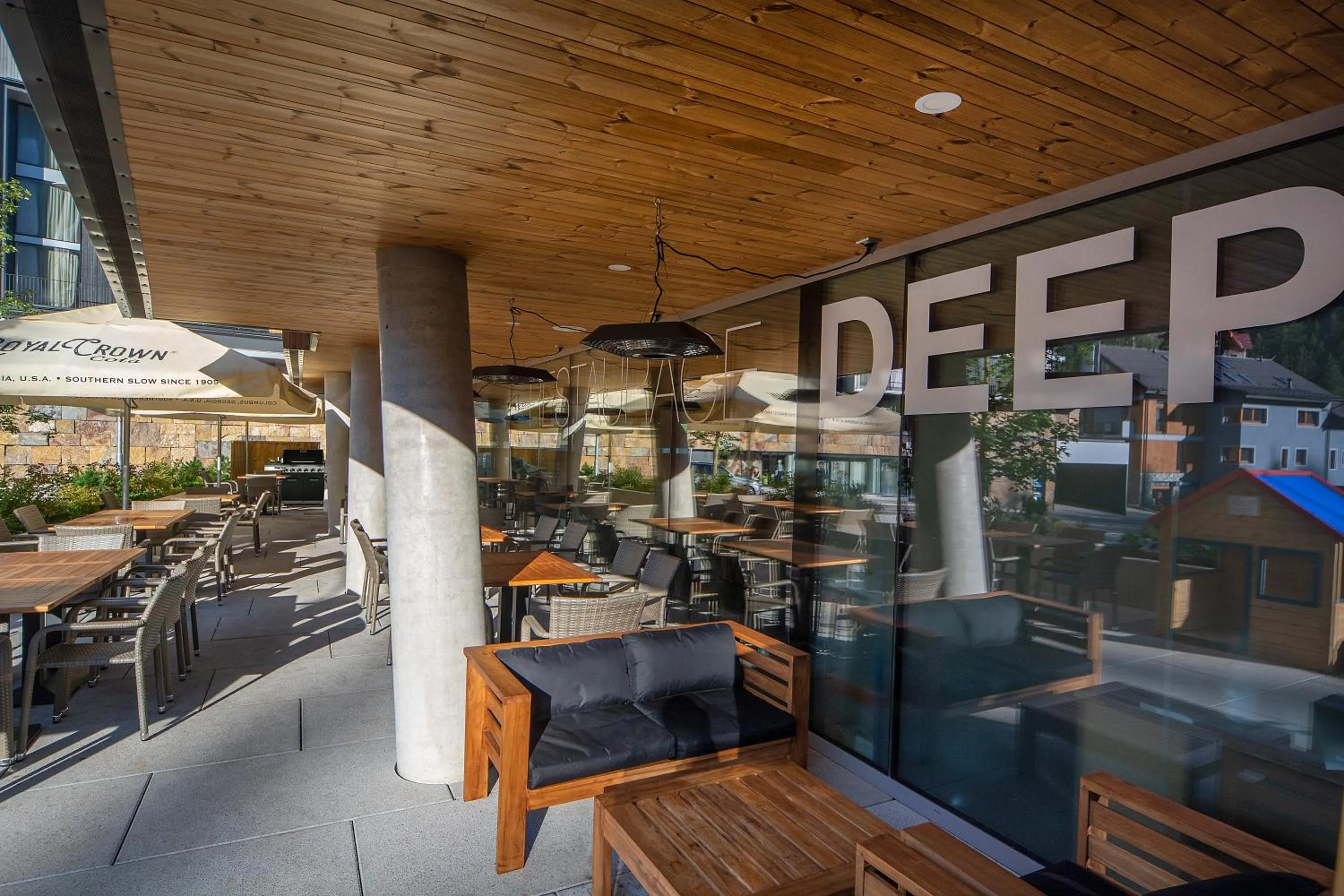 Facade/entrance in HOTEL PECR DEEP