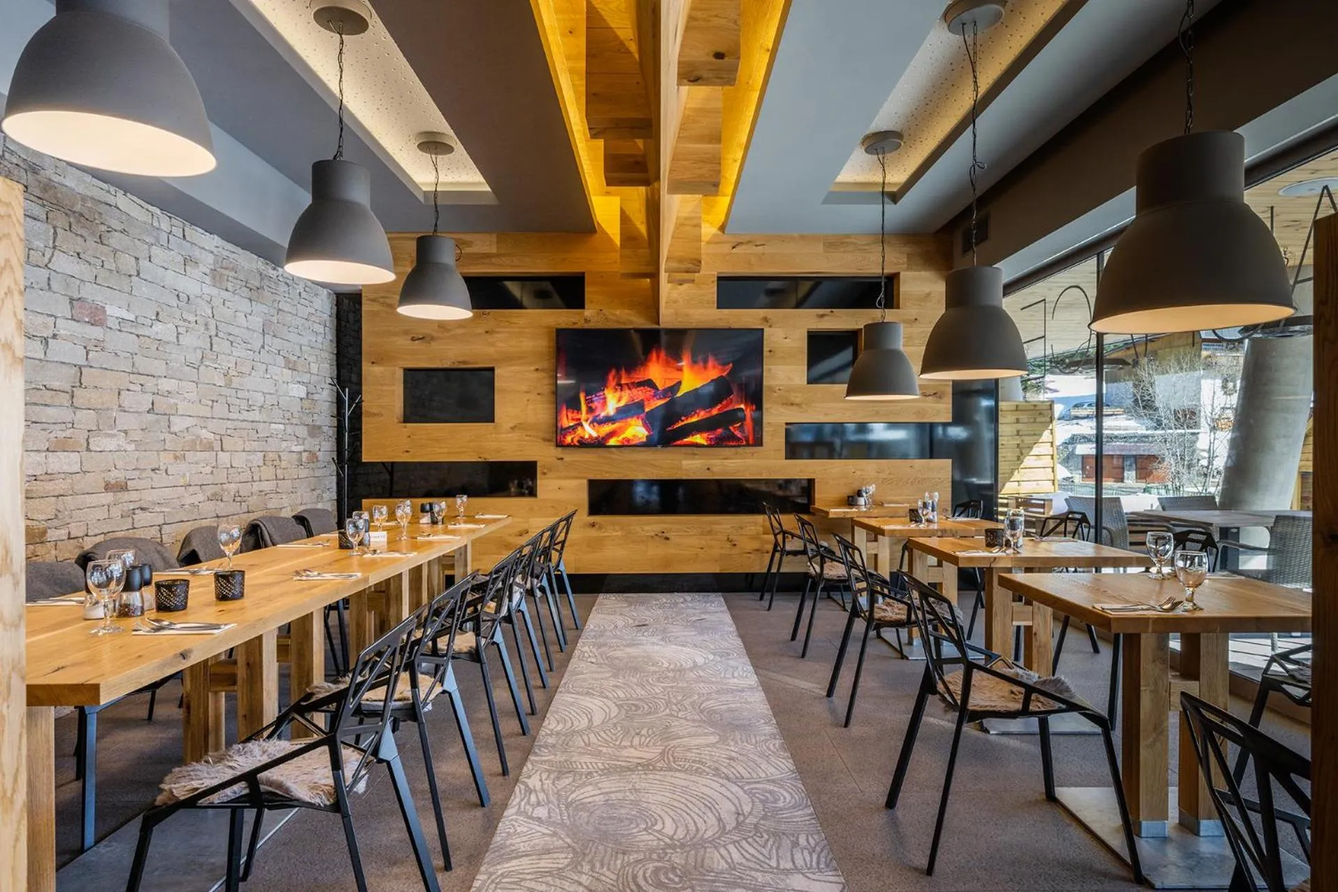 Restaurant/places to eat in HOTEL PECR DEEP