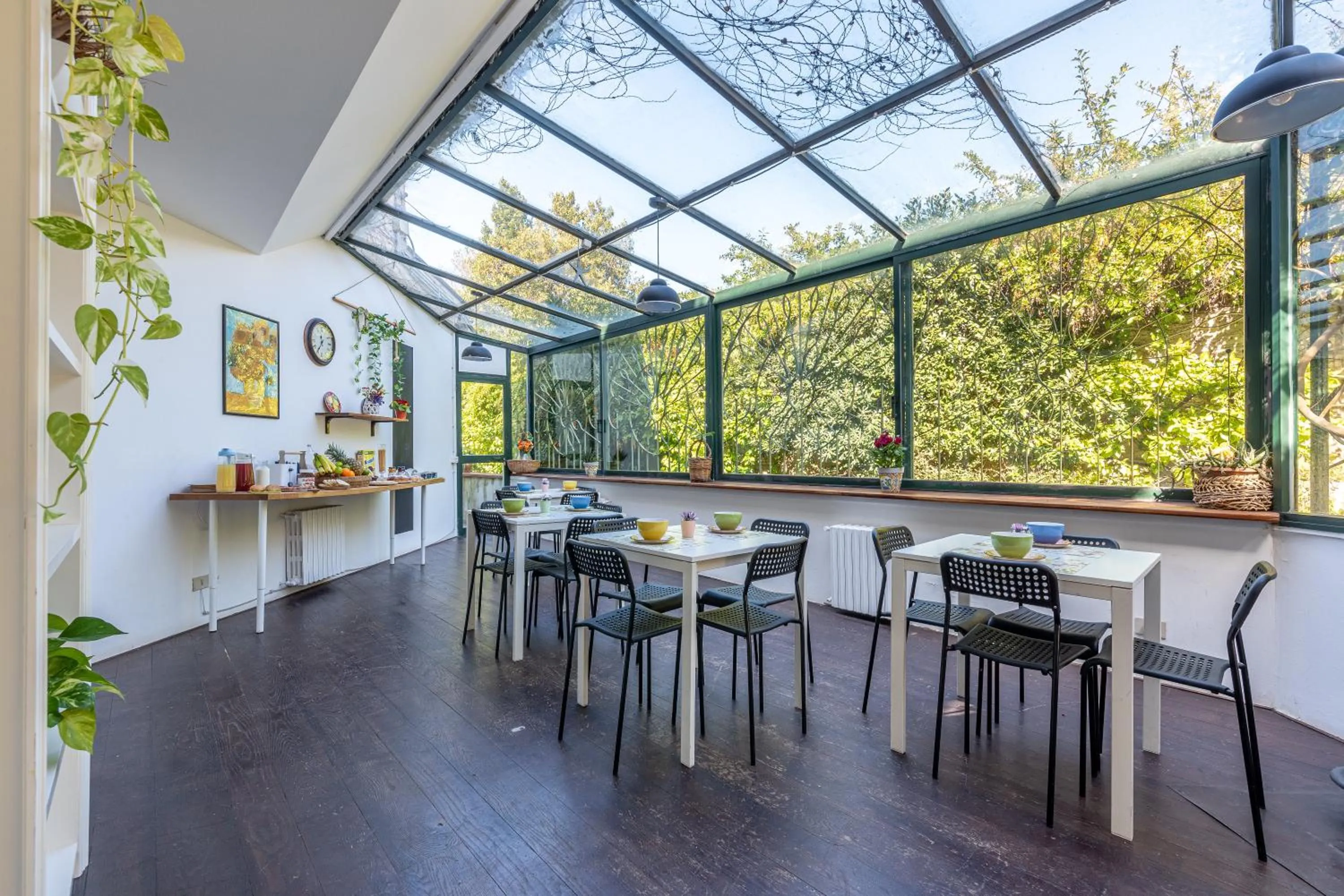 Garden view in Bouganville Home Mondello