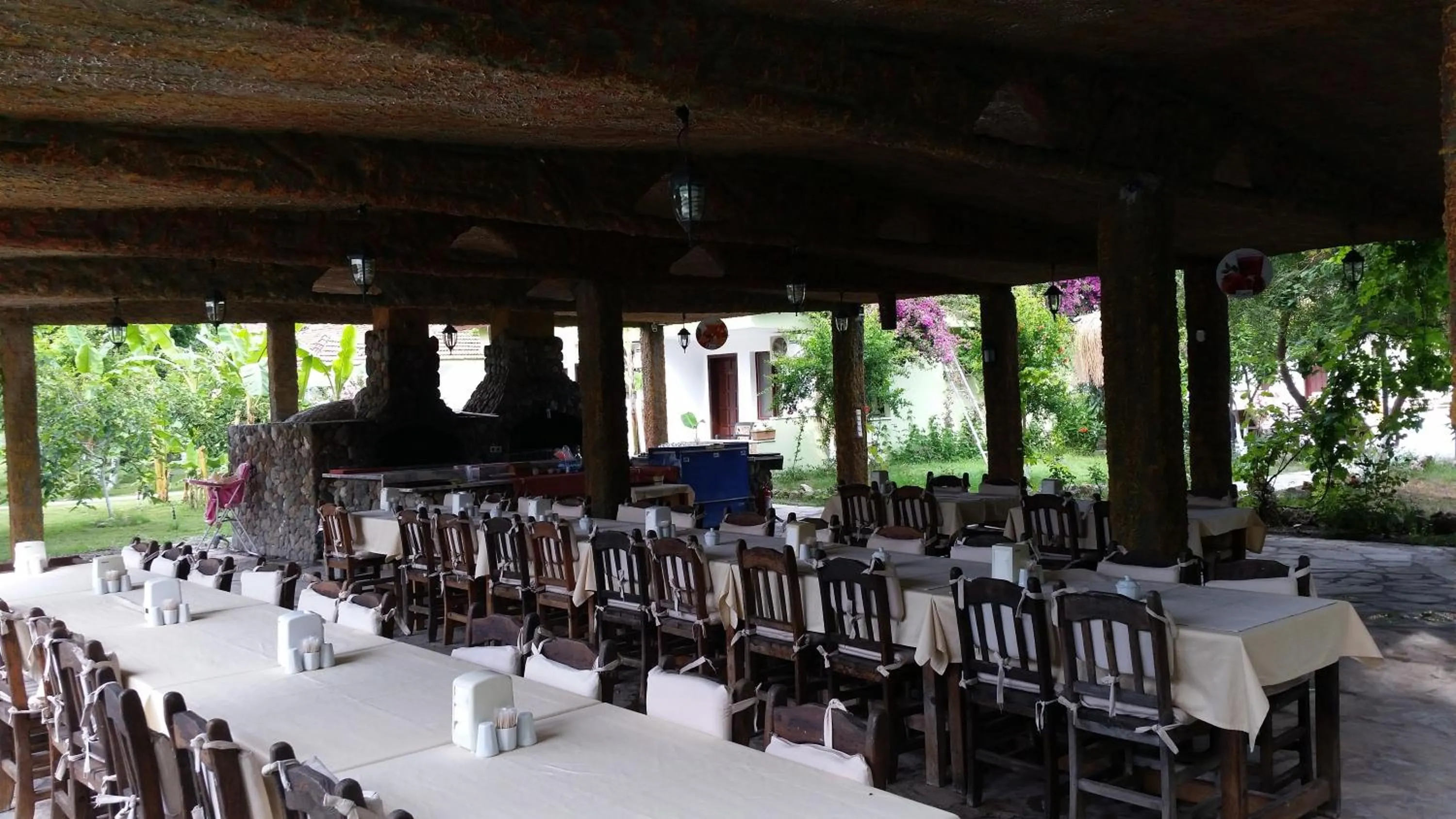 Restaurant/places to eat in Hotel Riverside