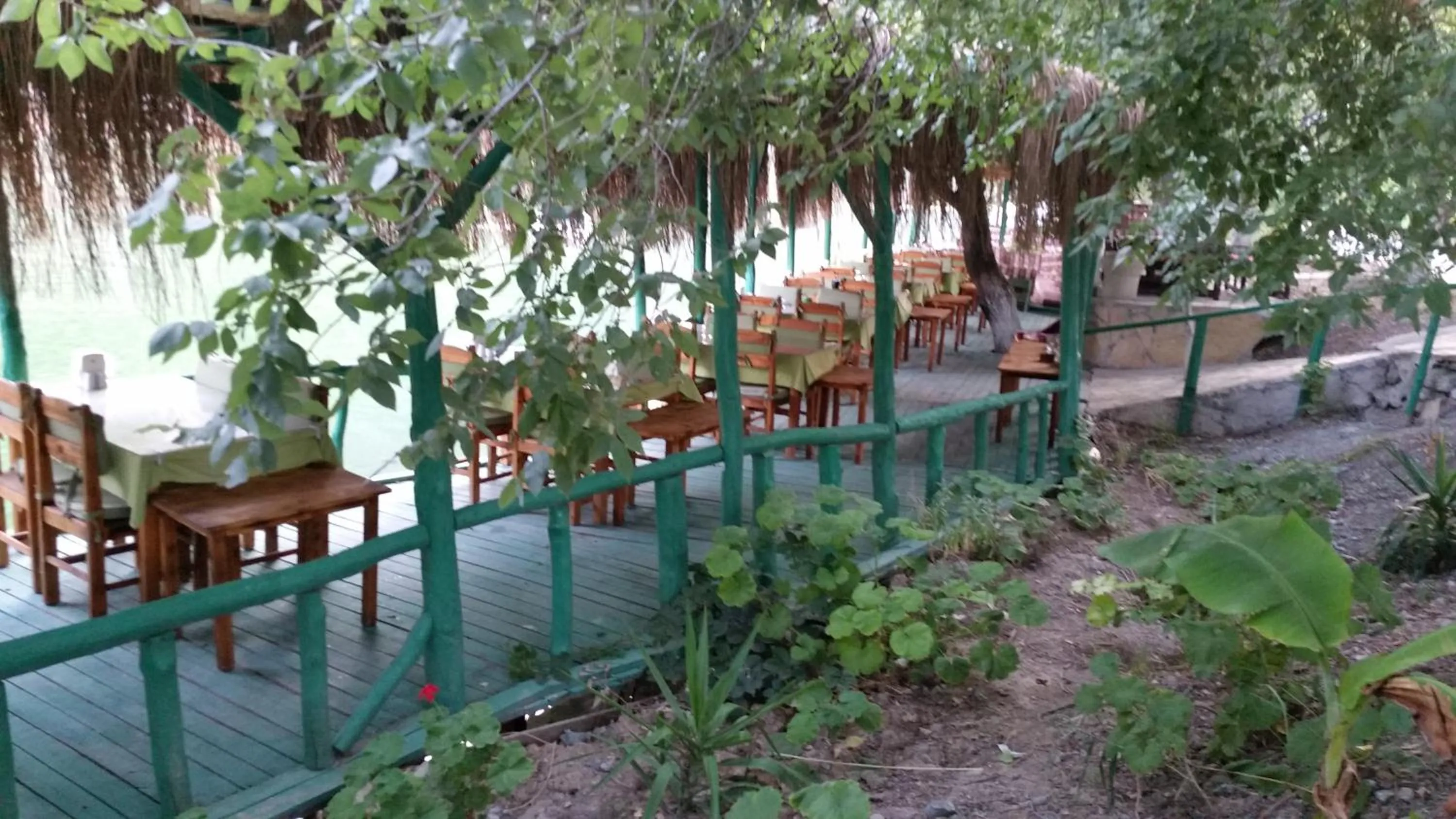 Restaurant/places to eat in Hotel Riverside