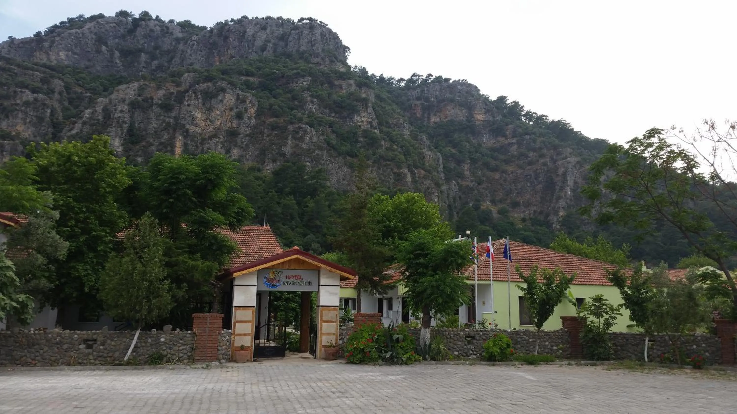 Facade/entrance in Hotel Riverside