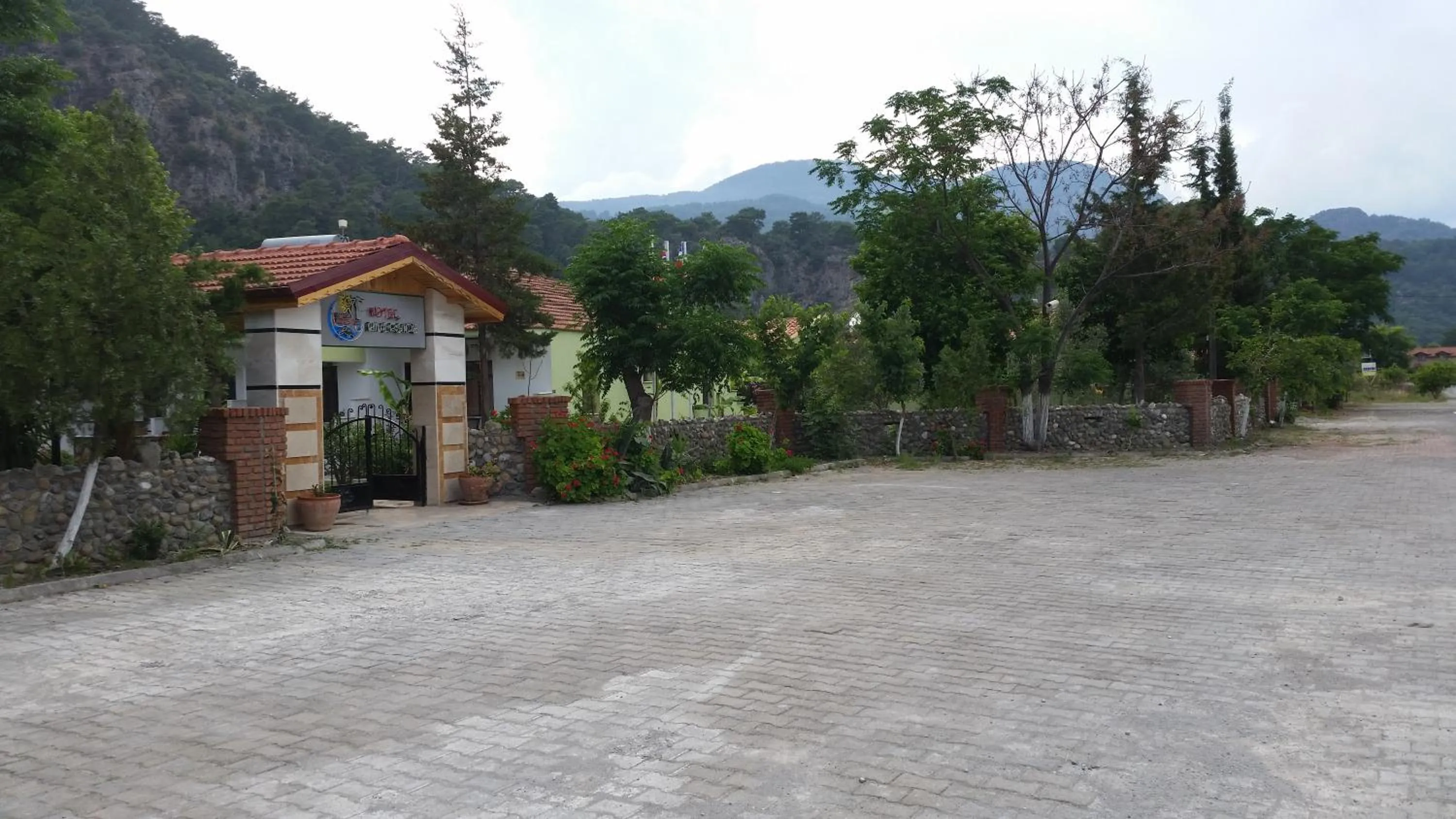 Facade/entrance in Hotel Riverside