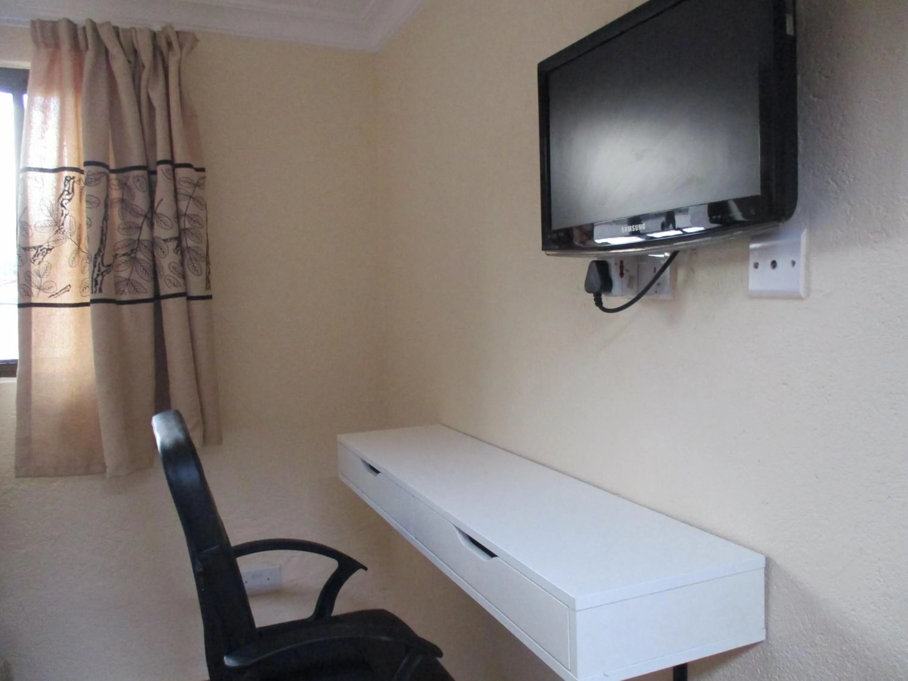 TV and multimedia in Avon Apartments