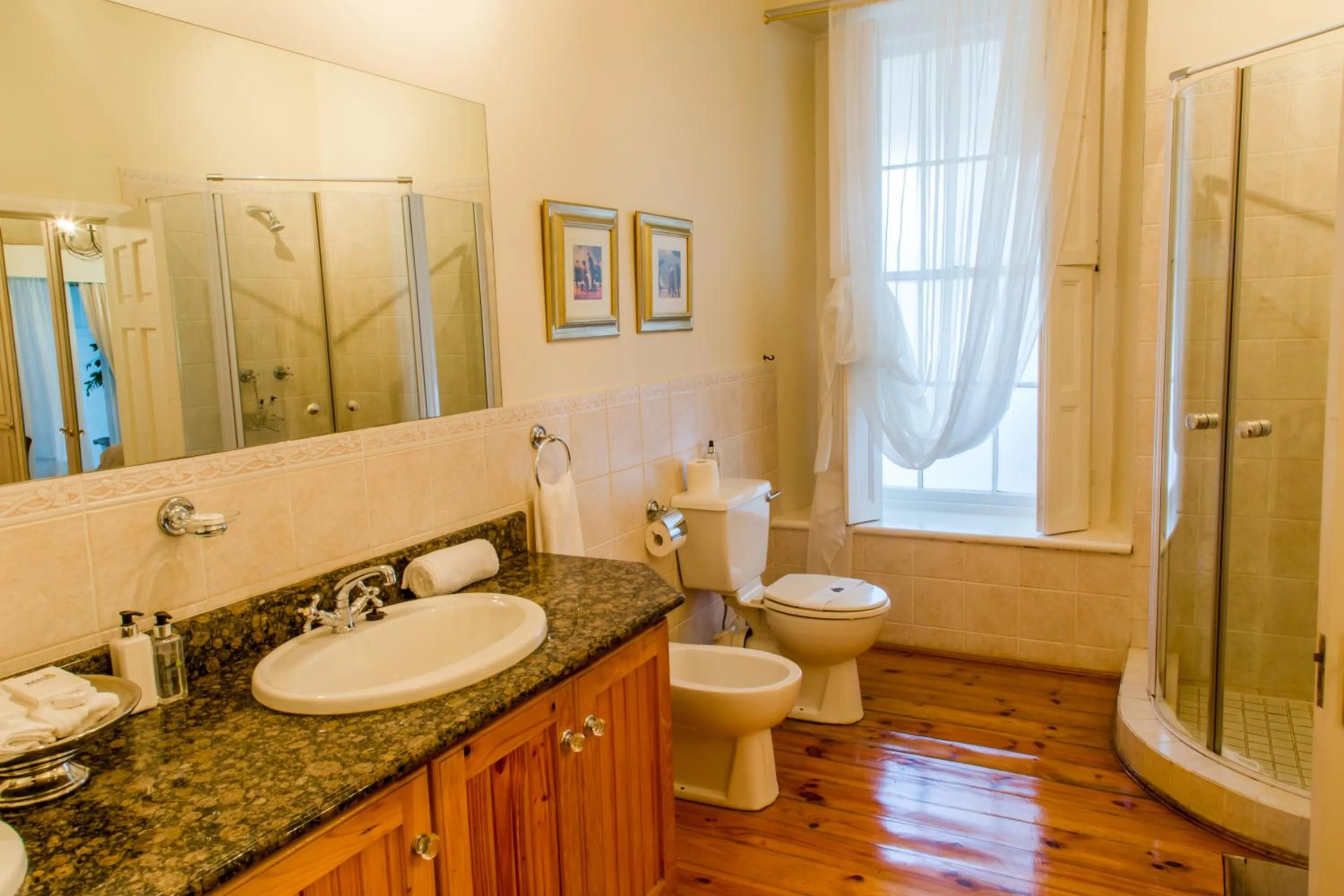 Day in Le Manoir de Brendel