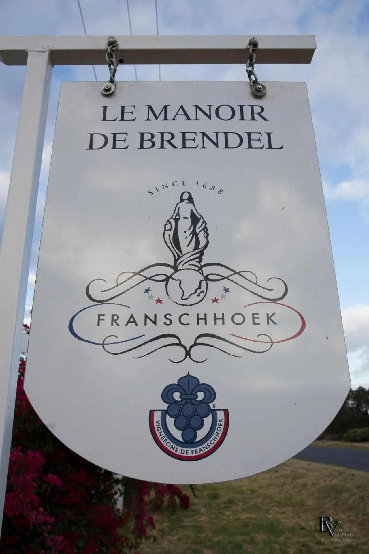 Logo/Certificate/Sign in Le Manoir de Brendel