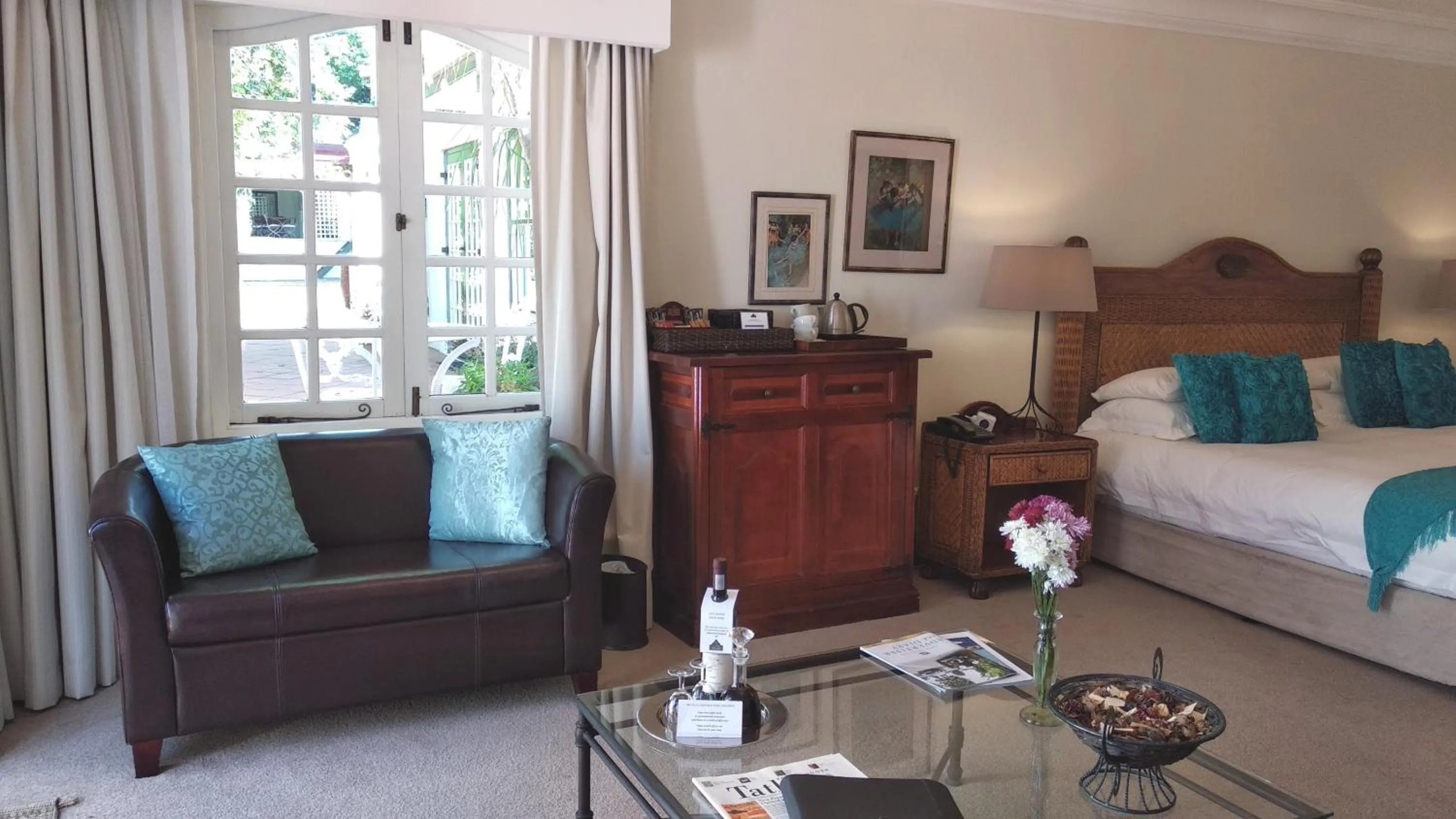 Coffee/tea facilities, Bed in Le Manoir de Brendel