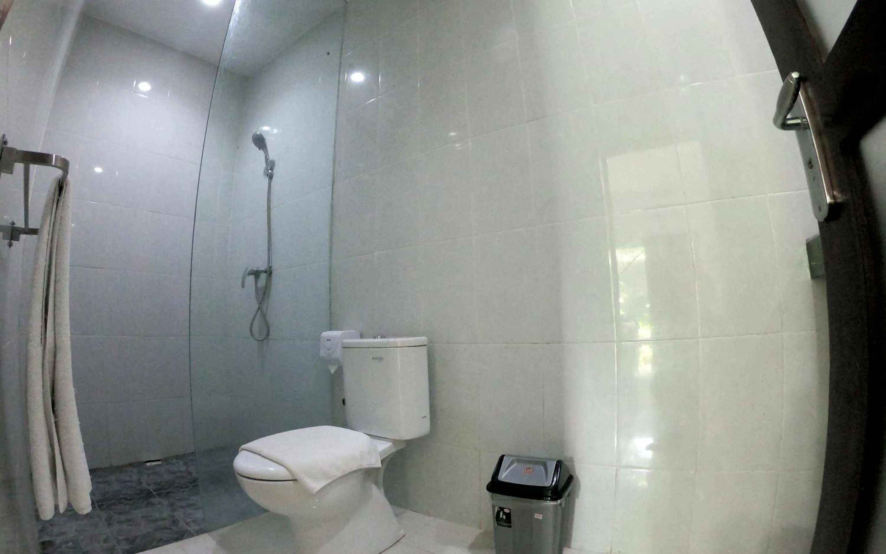 Bathroom in Palm Bamboo Hotel