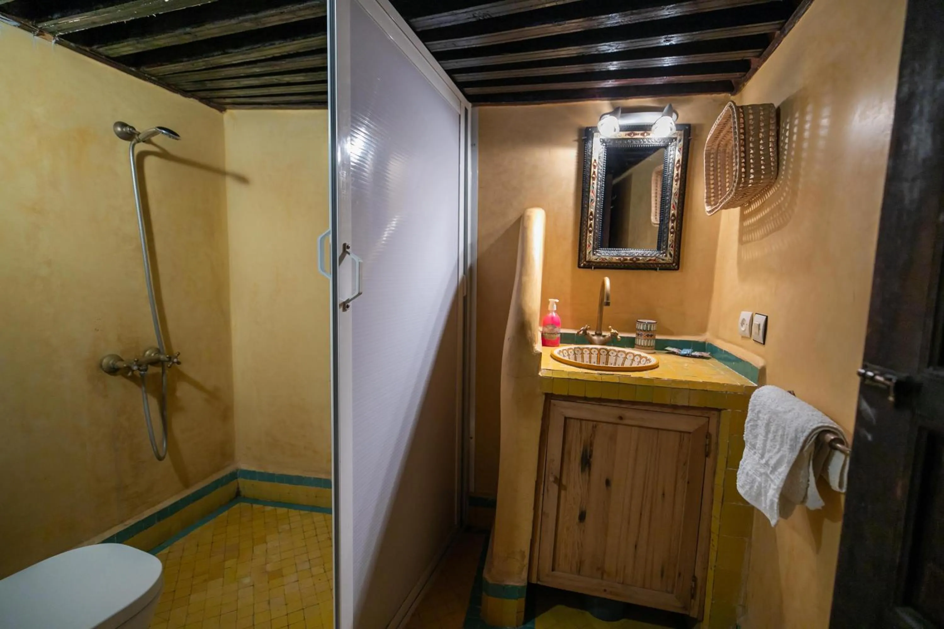 Shower in Riad Hidaya