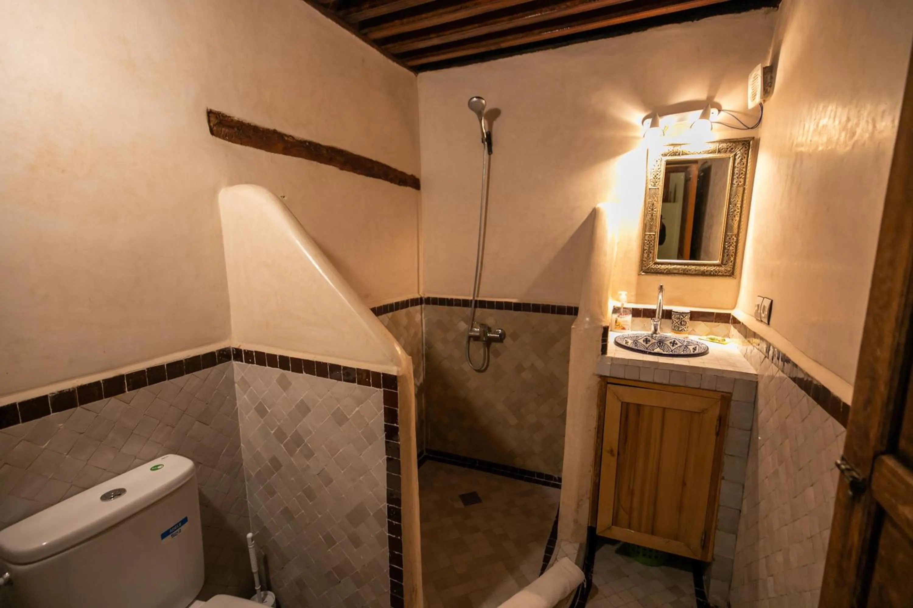 Shower in Riad Hidaya