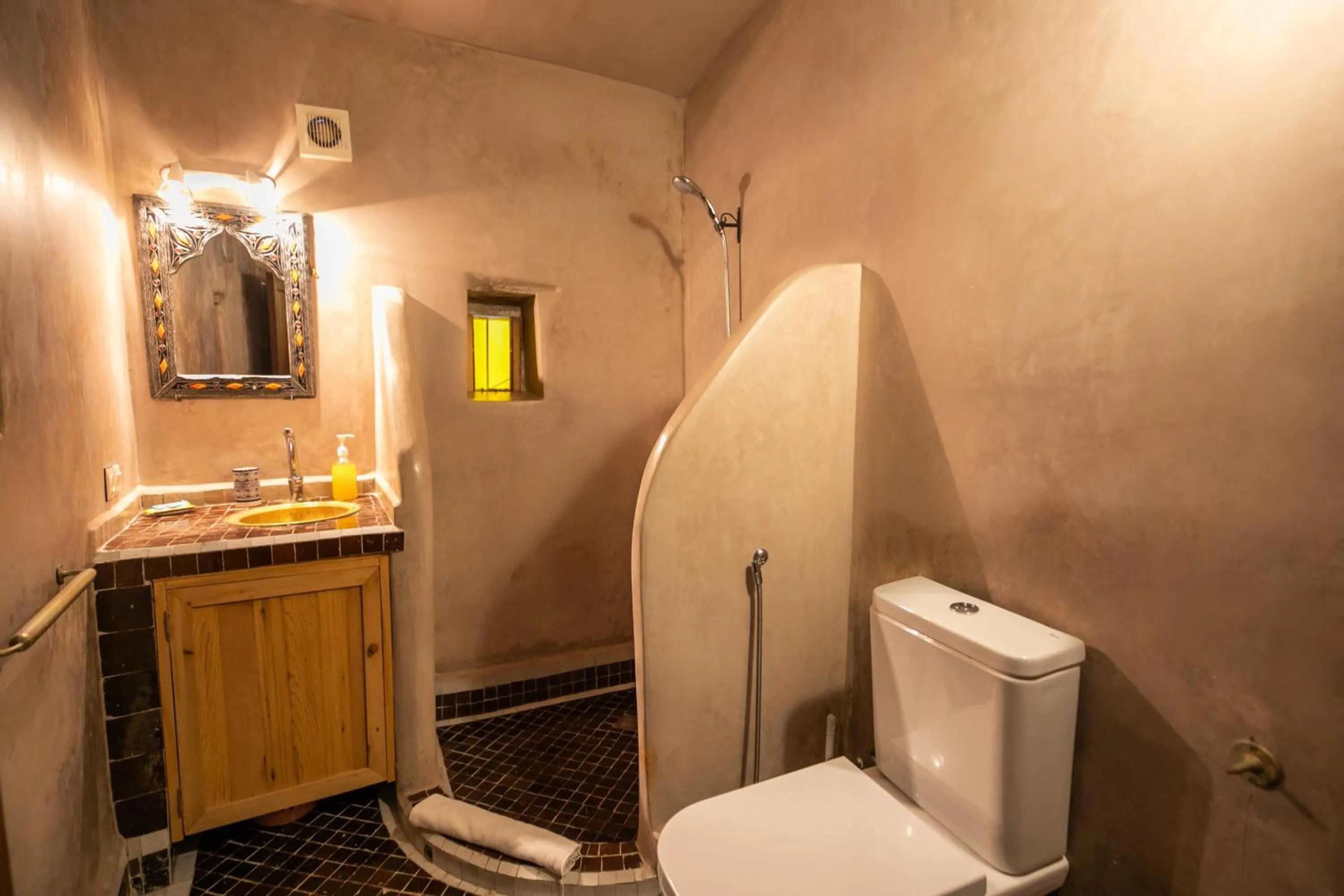 Shower in Riad Hidaya