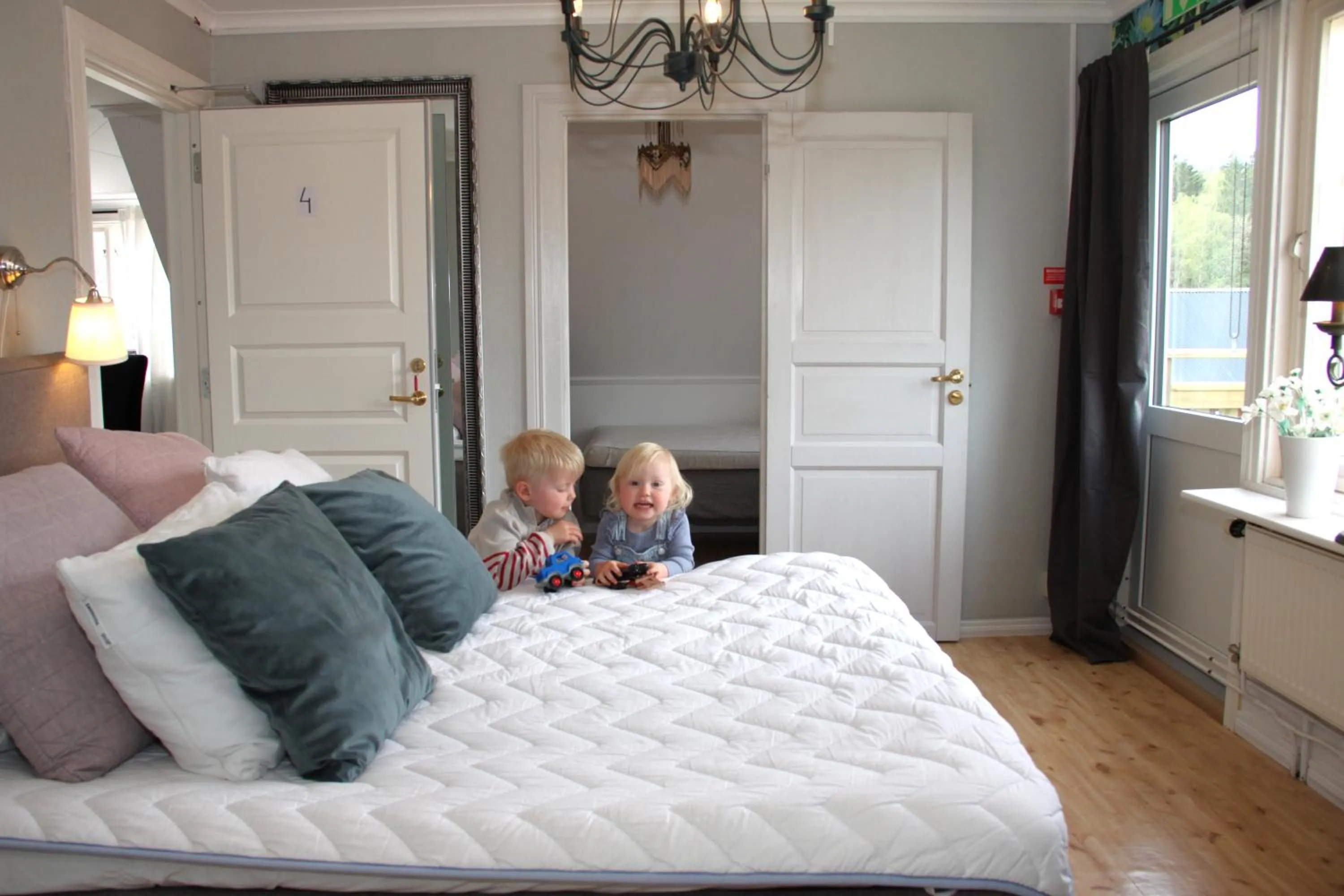 Quadruple Room with Shared Bathroom in Älgbergets Bed & Breakfast