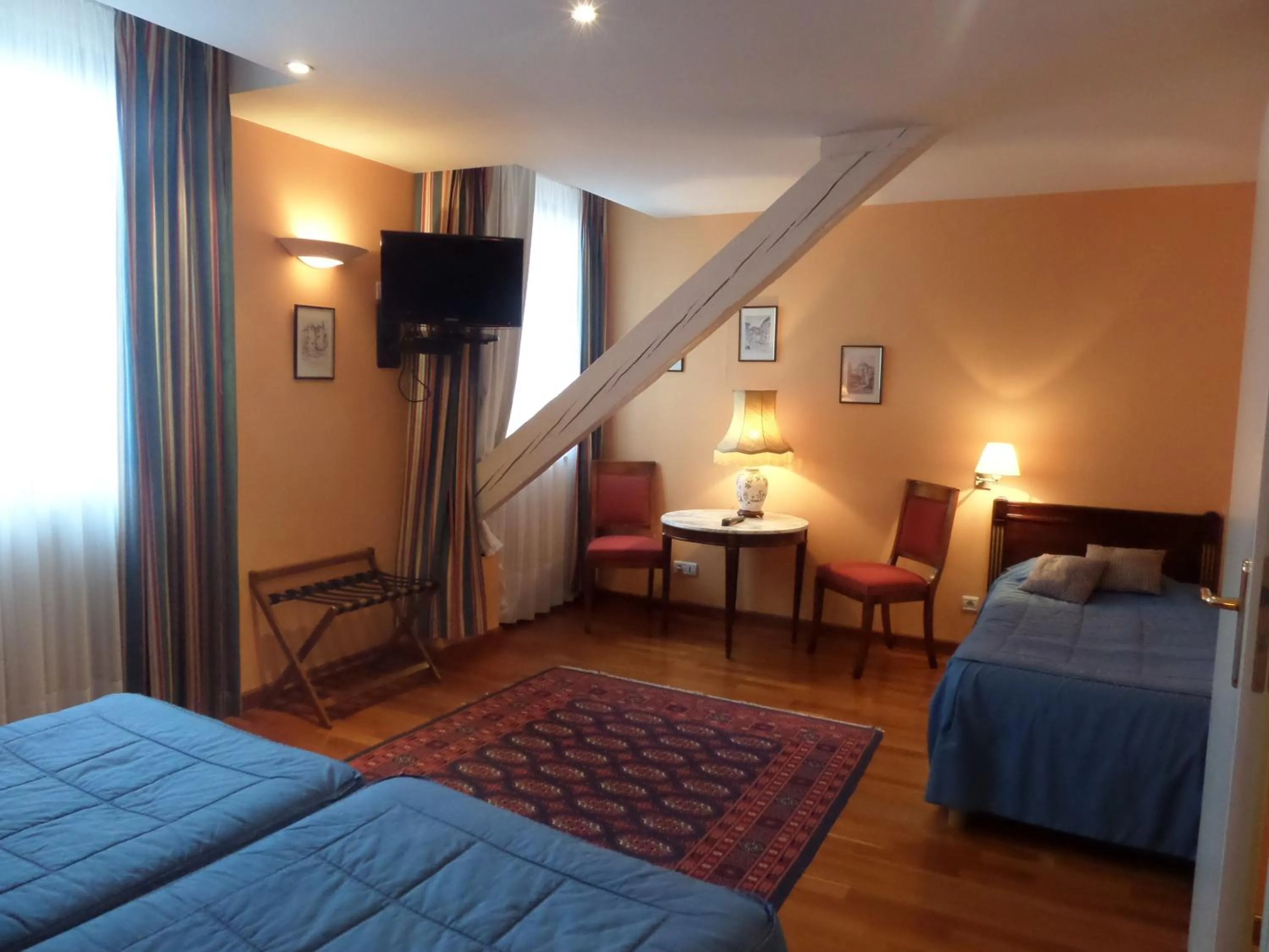 Bed in Hôtel Restaurant Chez Henriette