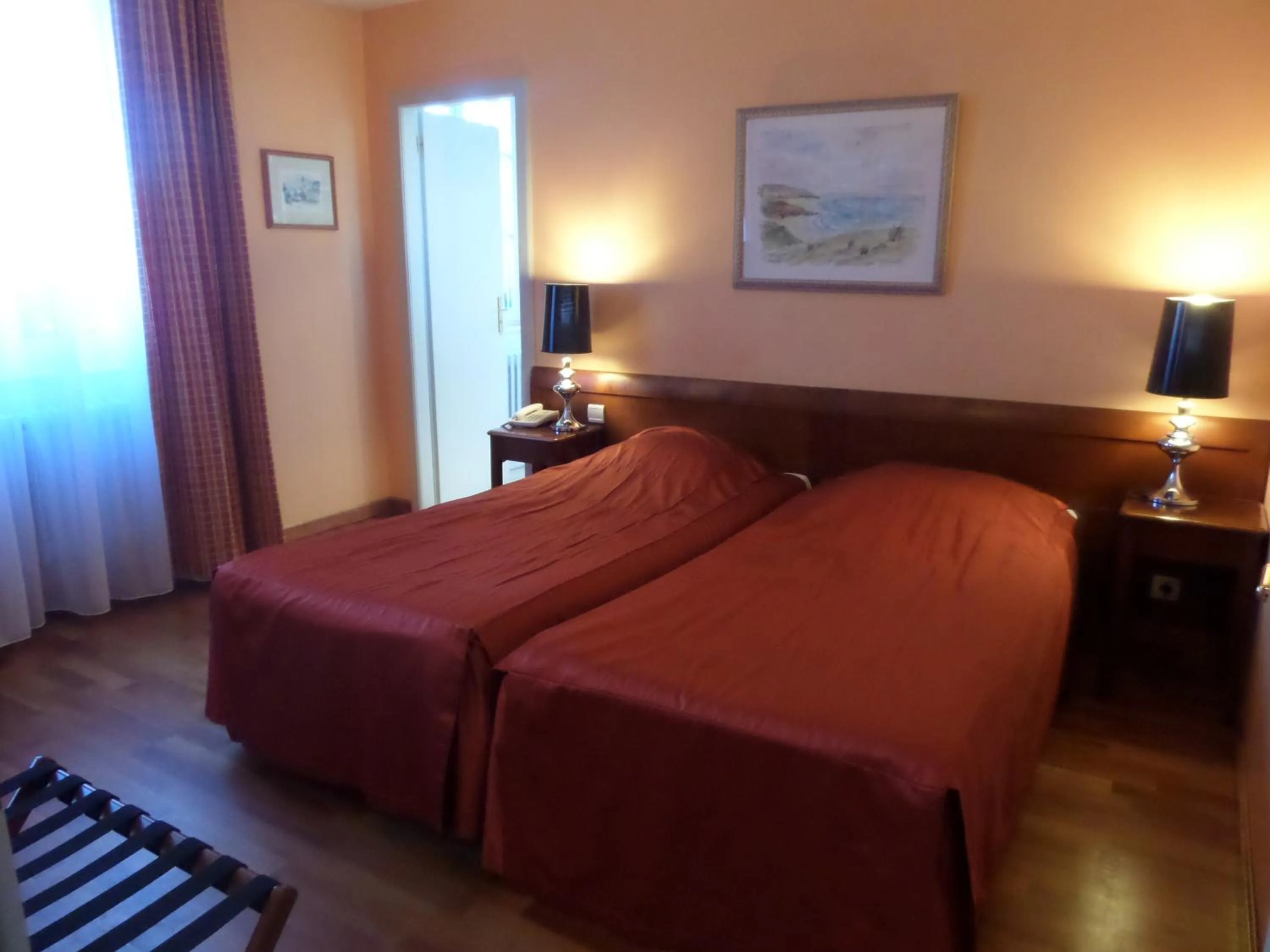 Bed in Hôtel Restaurant Chez Henriette