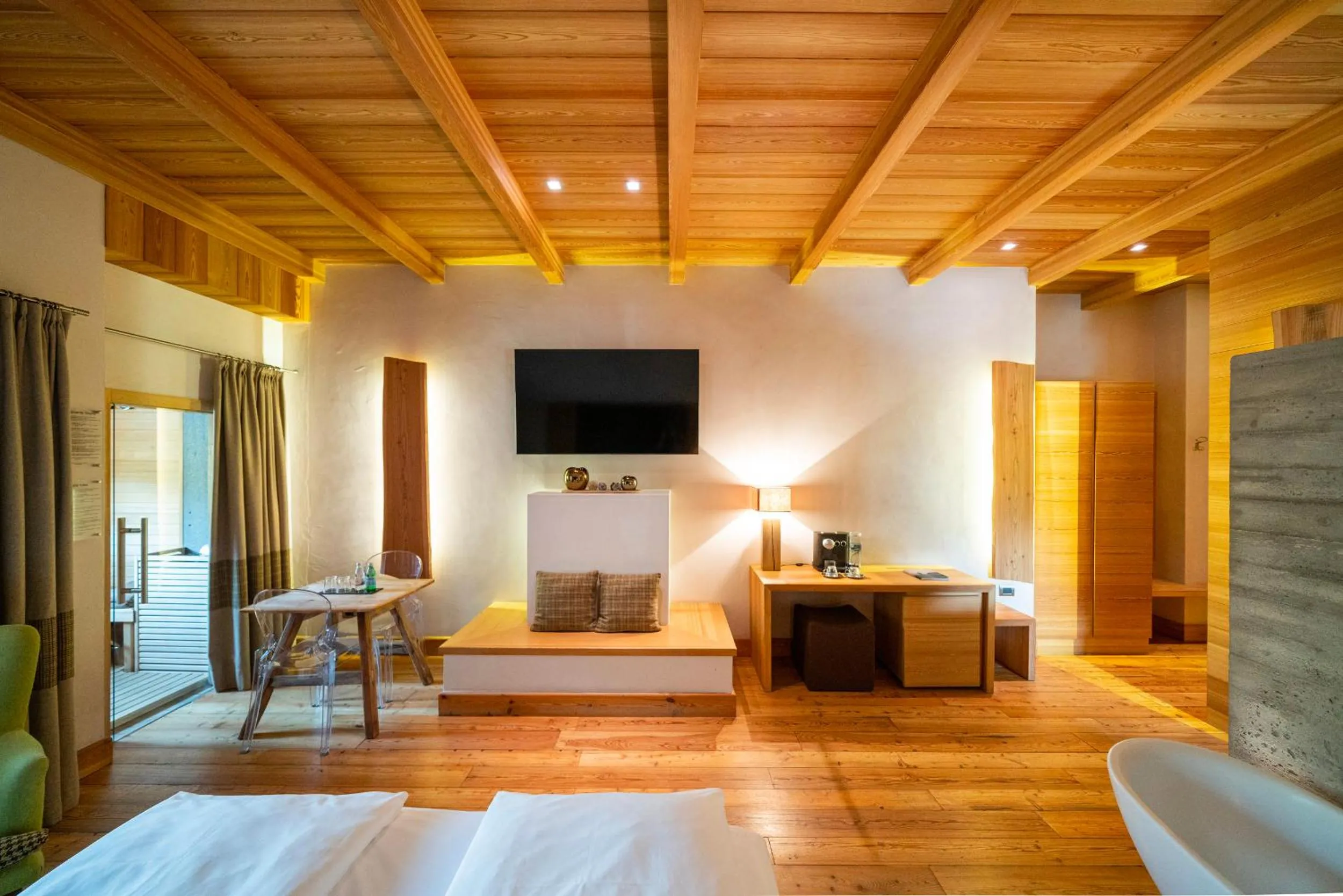 flat iron, Bed in Hotel Larice