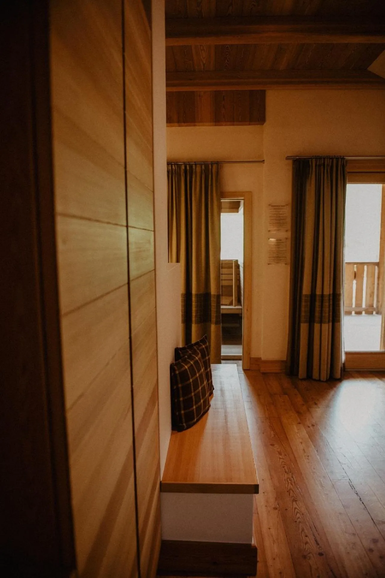 Living room, Bed in Hotel Larice