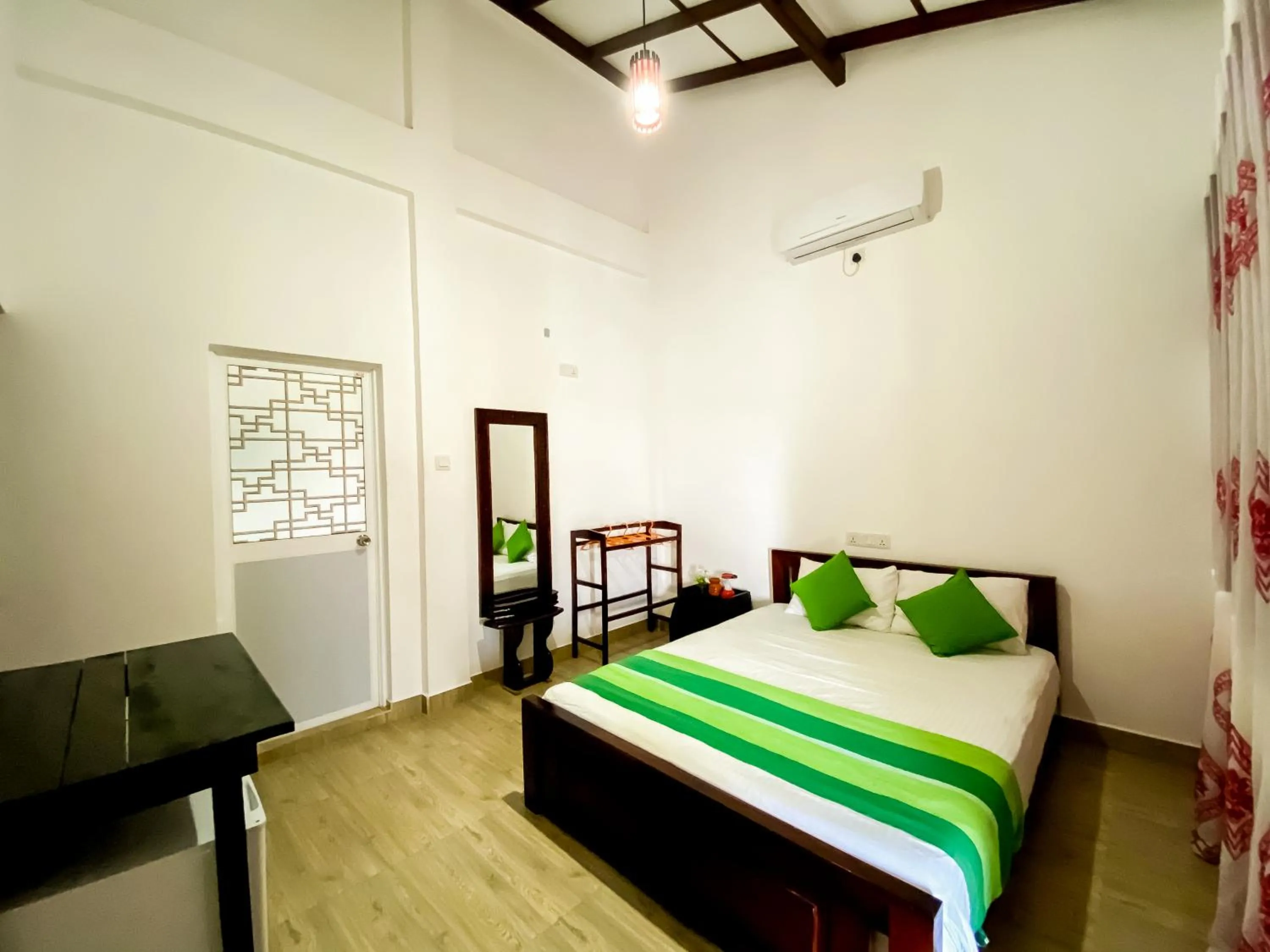 Bed in Lavender Home Yala Safari