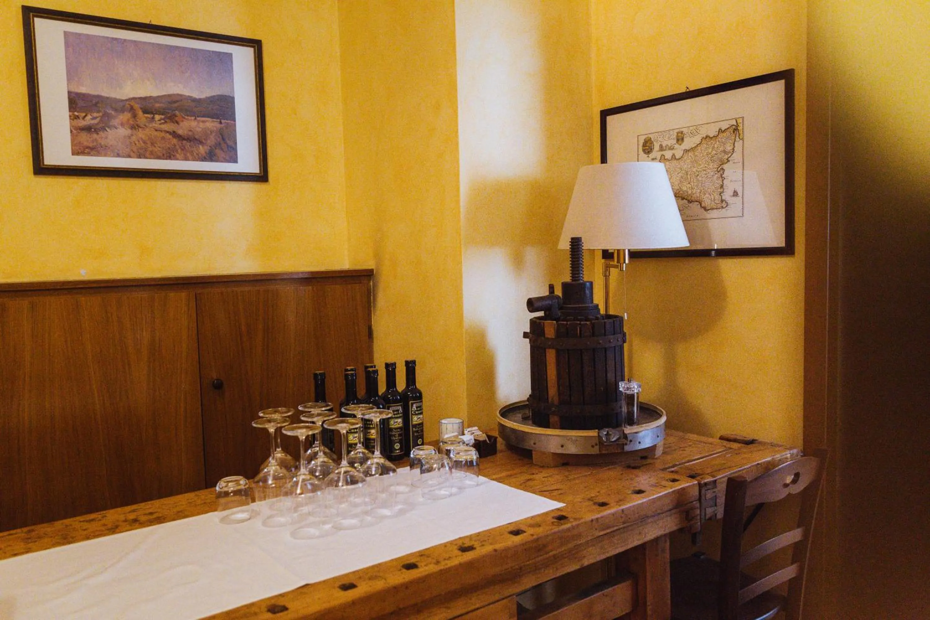 Restaurant/places to eat in Albergo Montenegro