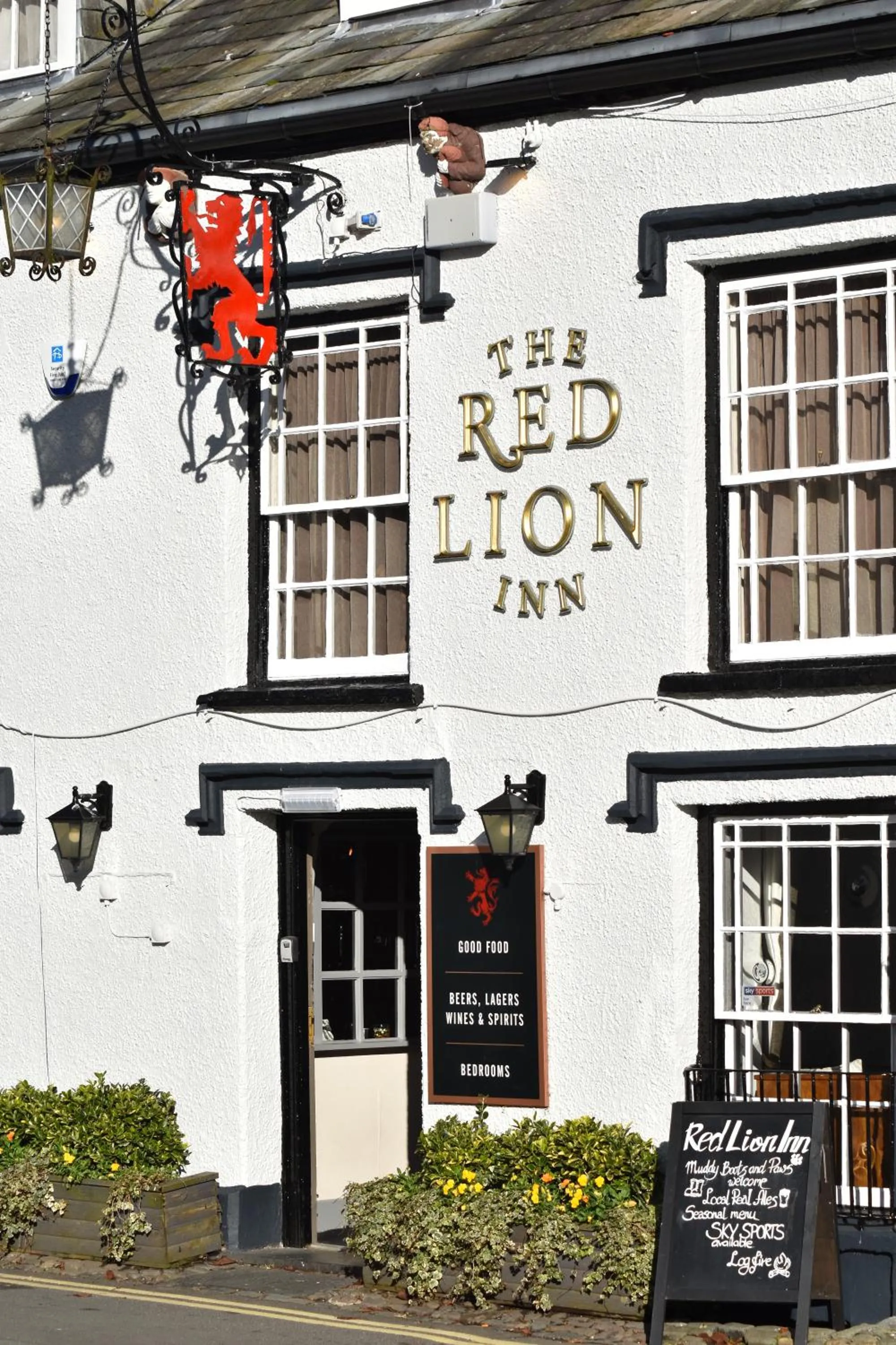 Property building in Red Lion Inn