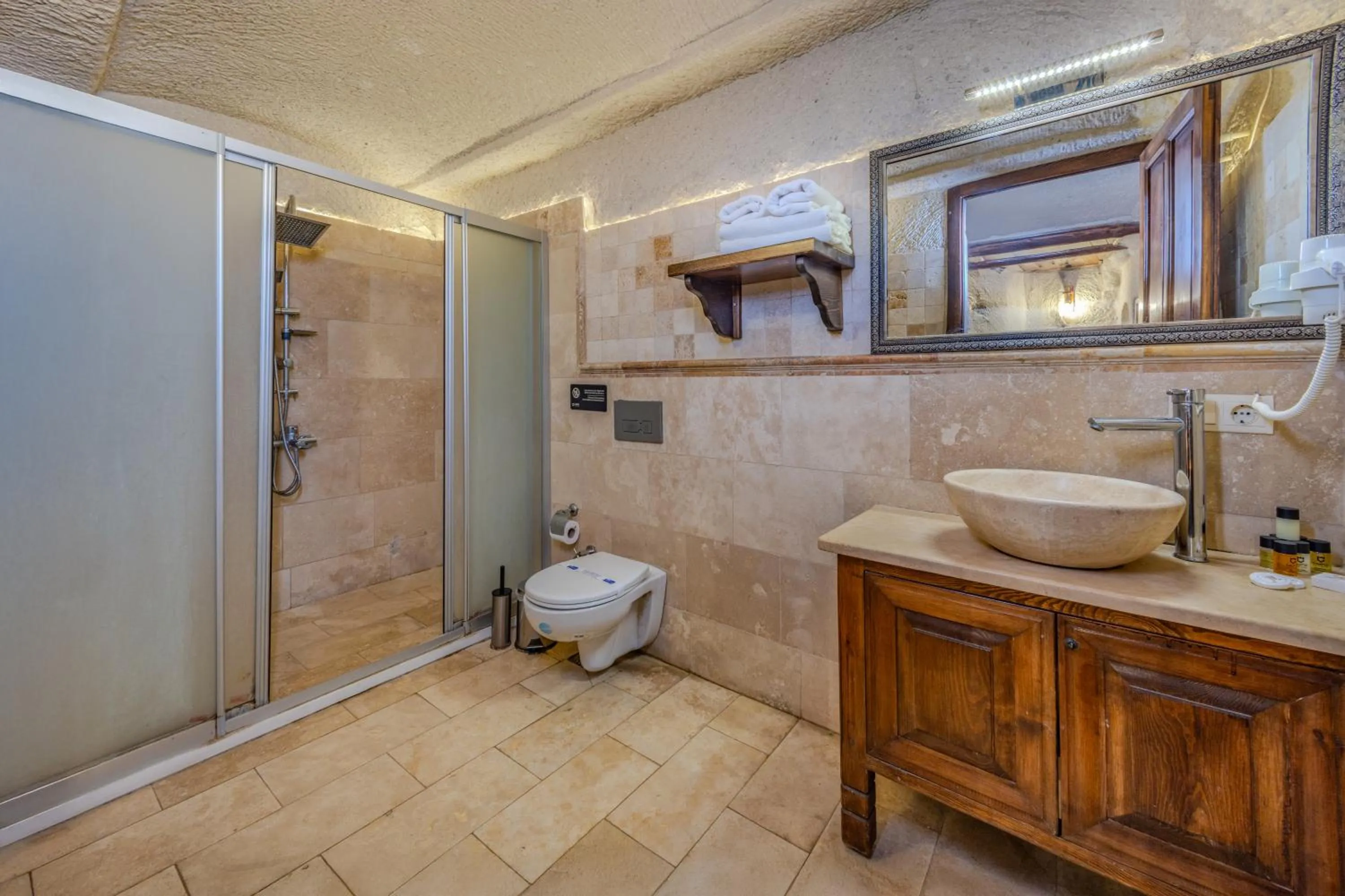 Shower in Castle Cave Hotel