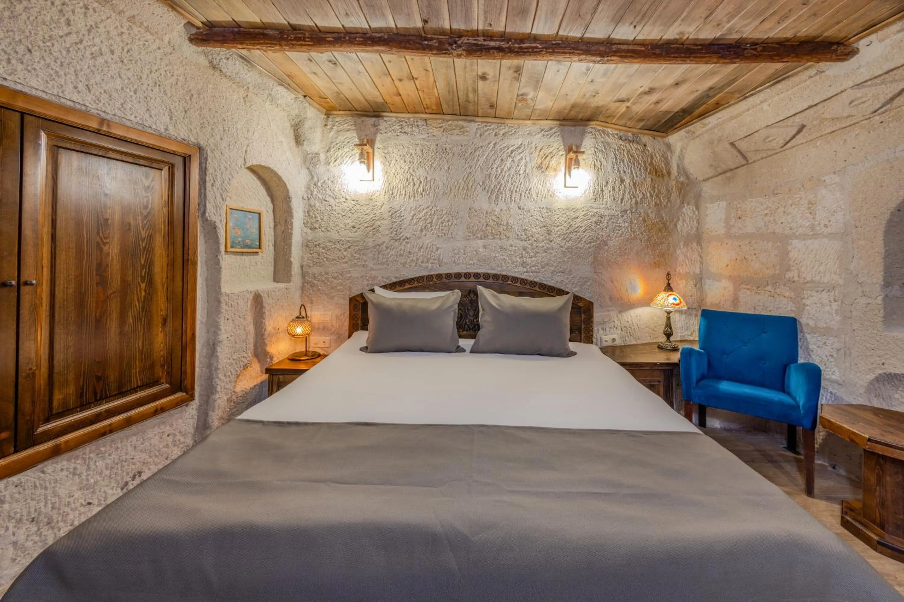 Bed in Castle Cave Hotel