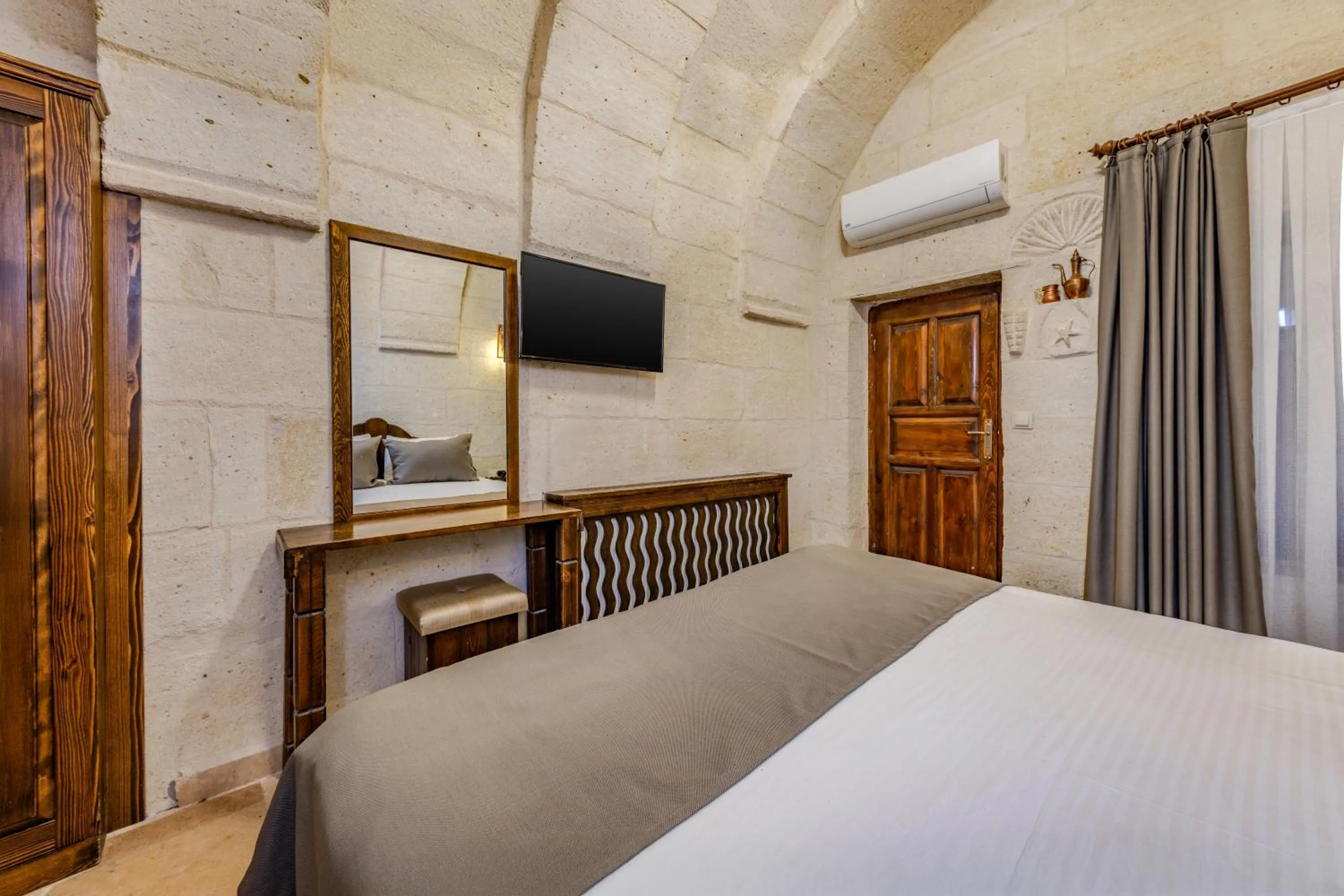 Bed in Castle Cave Hotel