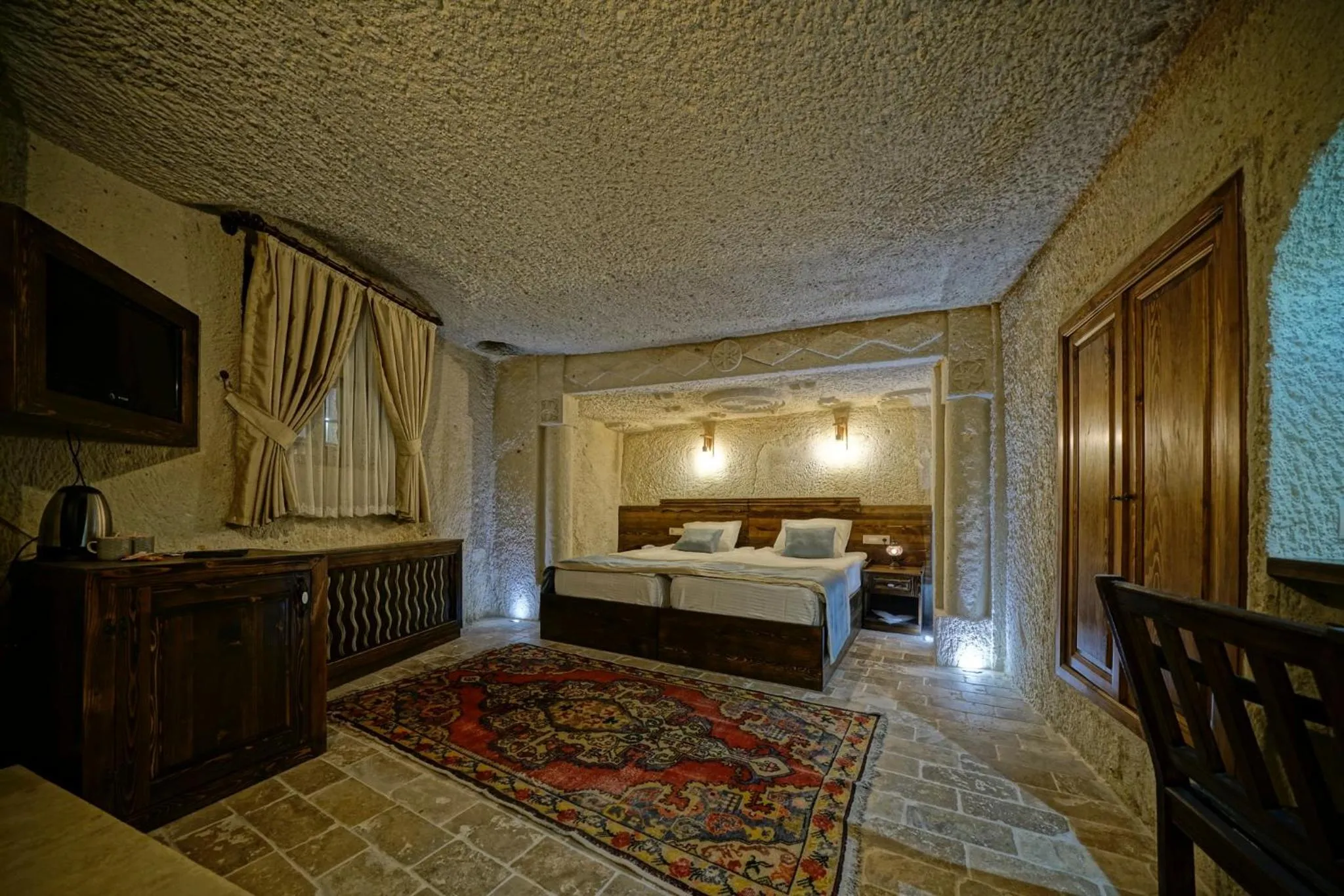 Bed in Castle Cave Hotel