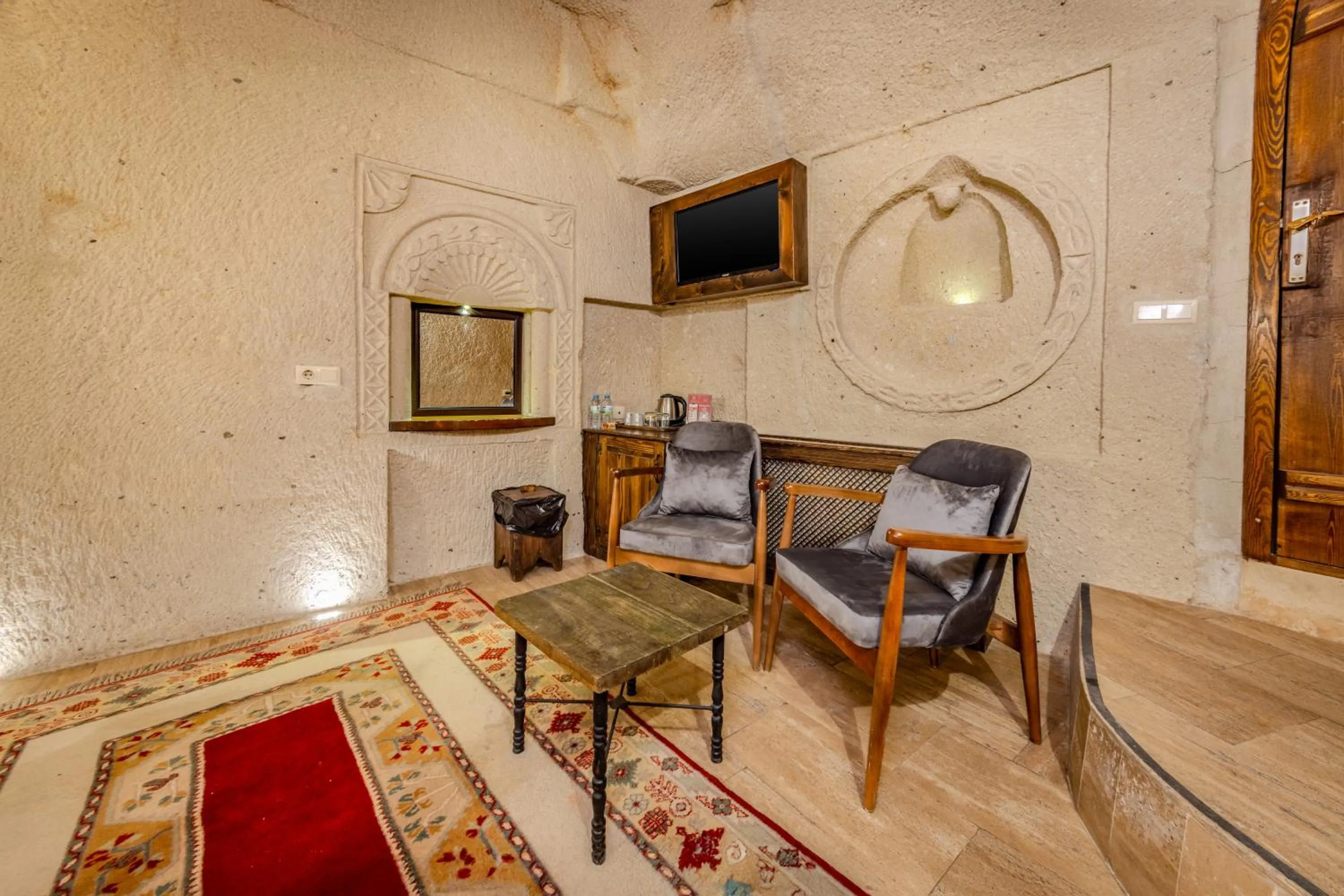 TV and multimedia in Castle Cave Hotel