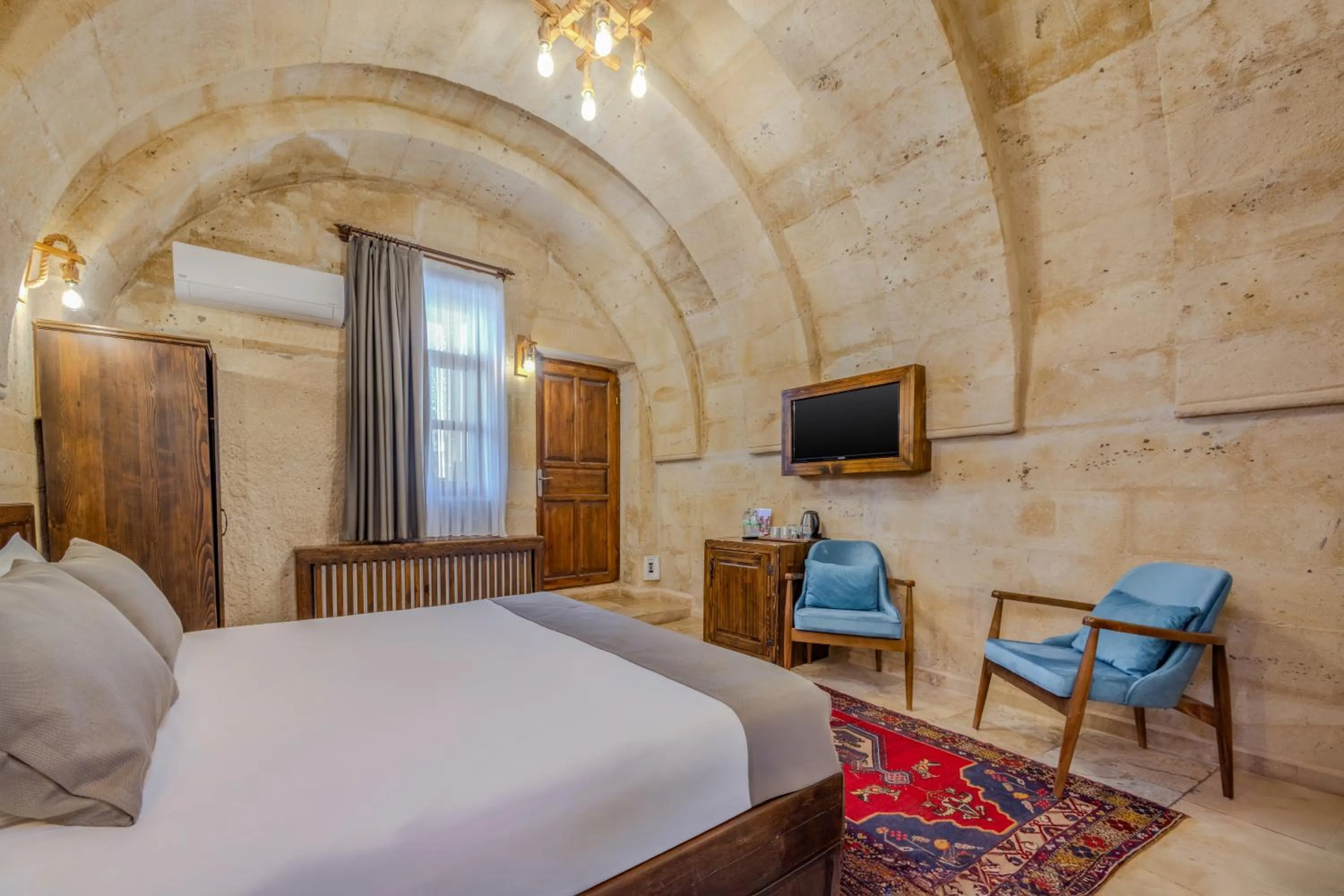 Bed in Castle Cave Hotel