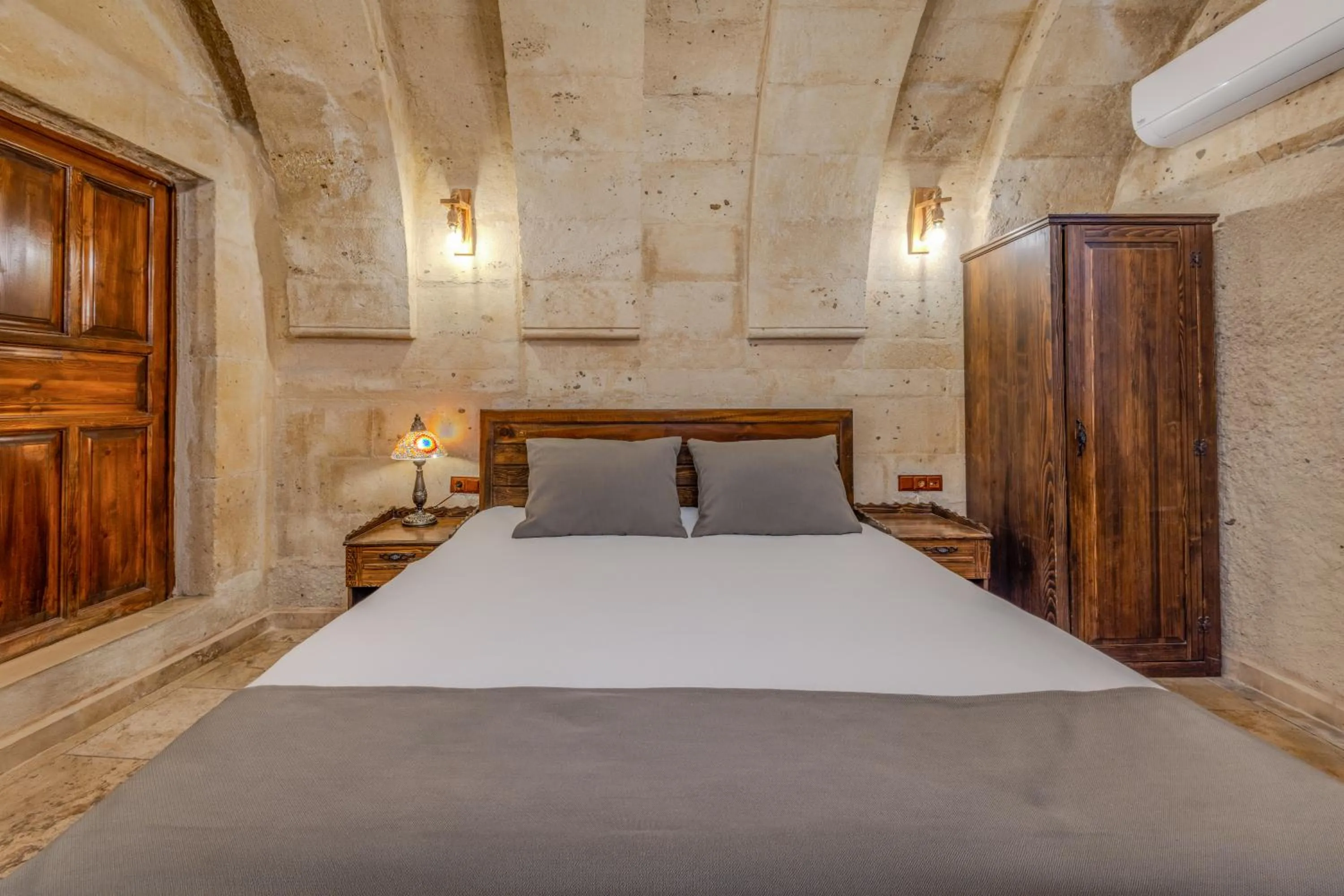 Bed in Castle Cave Hotel