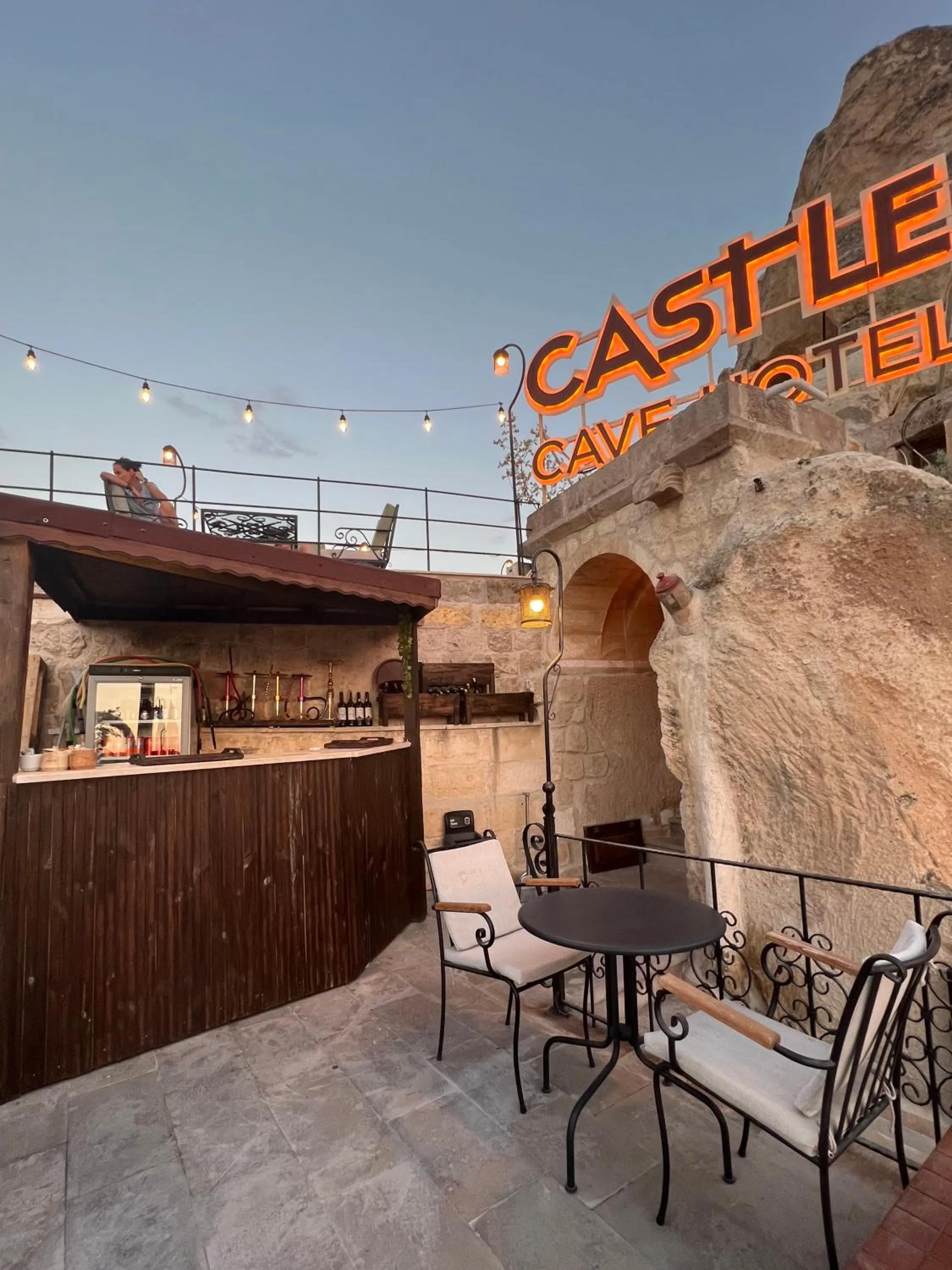 Lounge or bar in Castle Cave Hotel