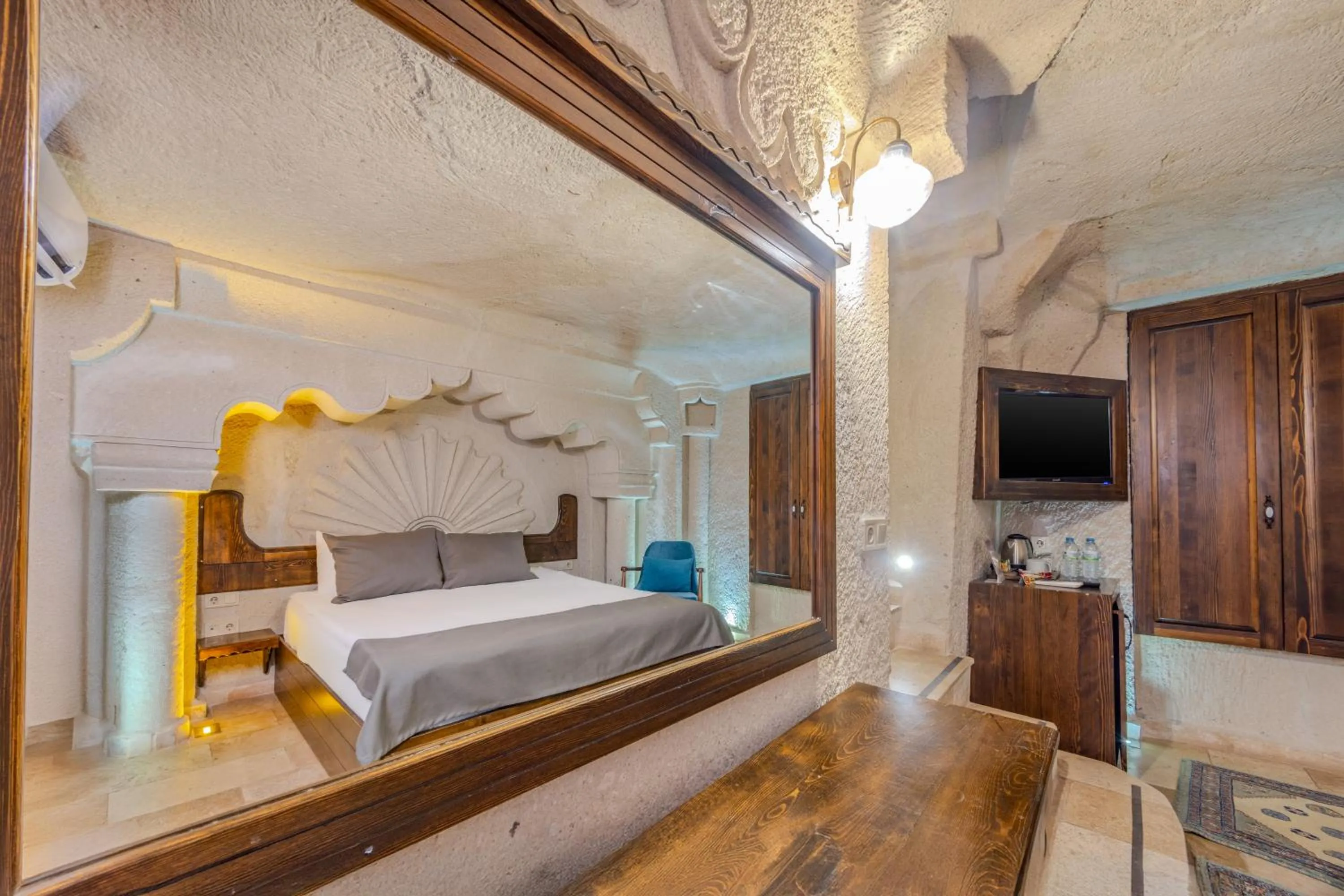 Bedroom, Bed in Castle Cave Hotel