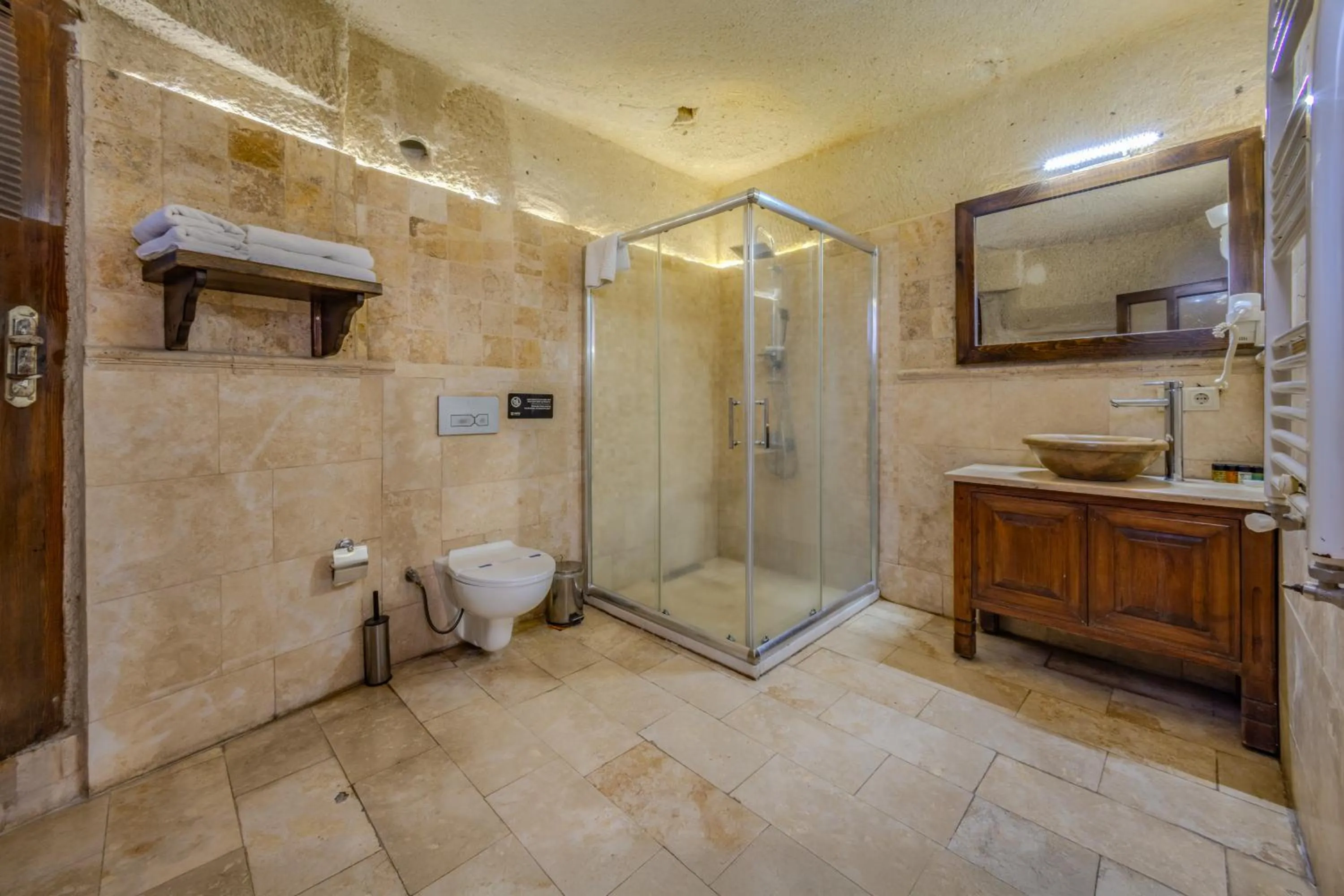 Shower in Castle Cave Hotel