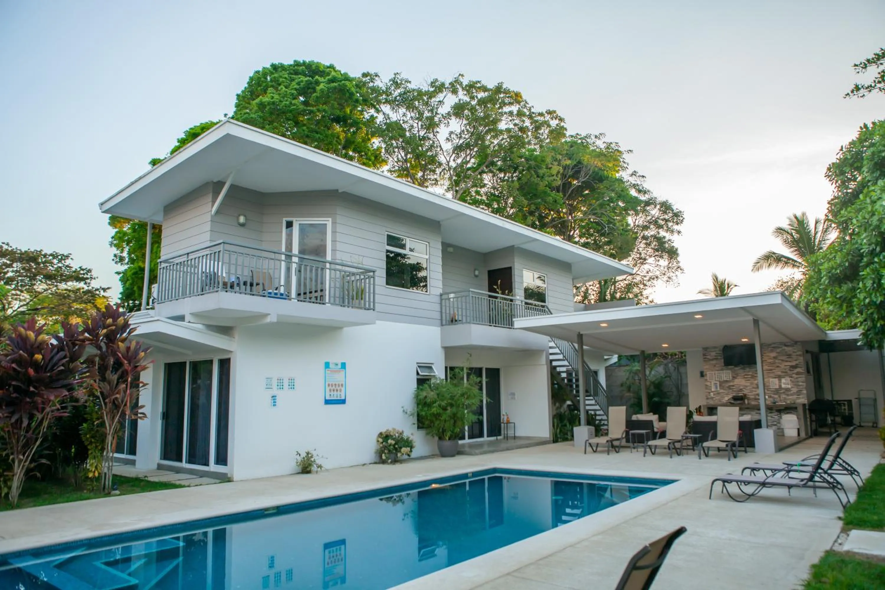 Swimming pool in Uvita Paradise