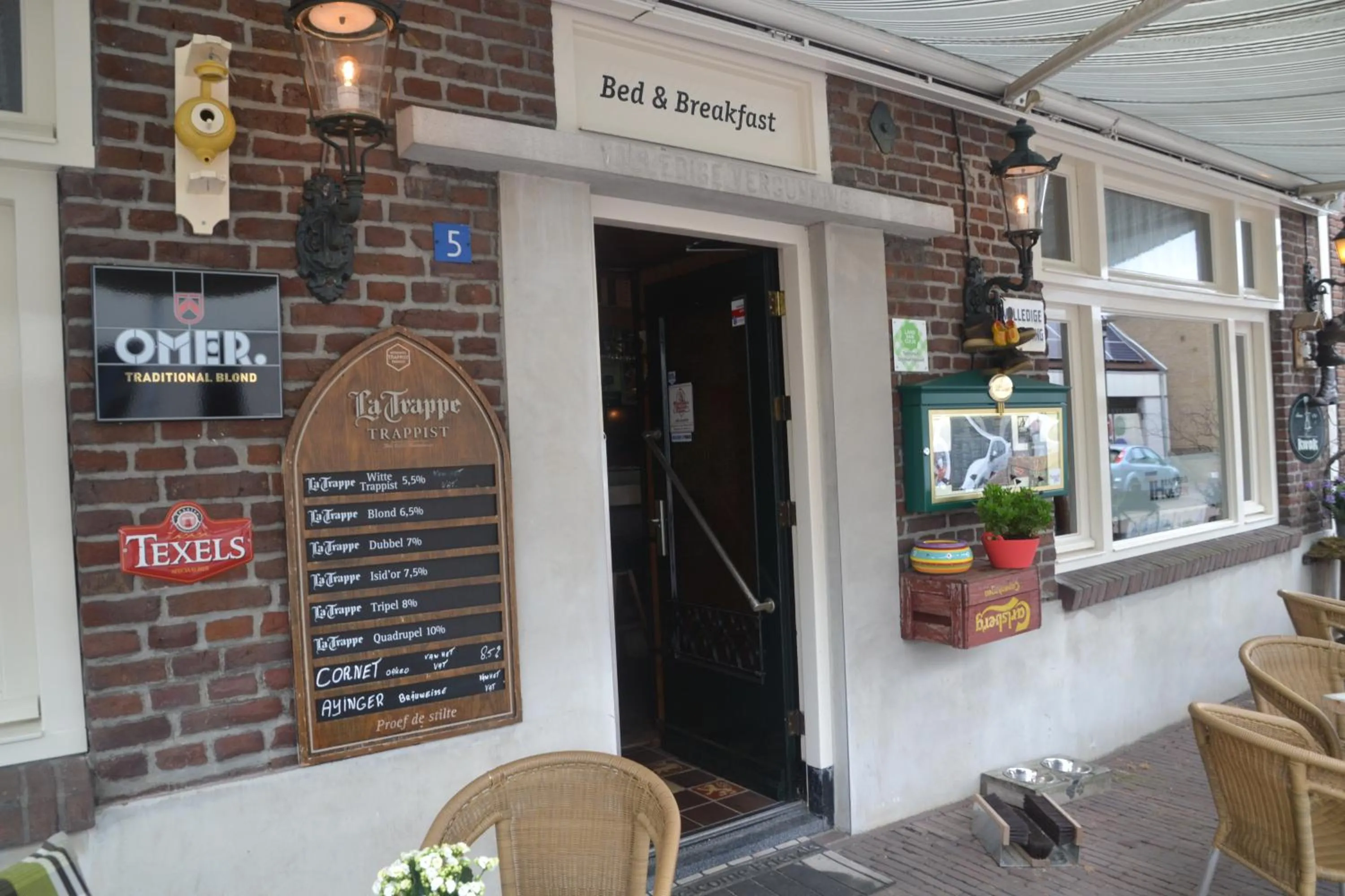 Facade/entrance in Herberg Thijssen