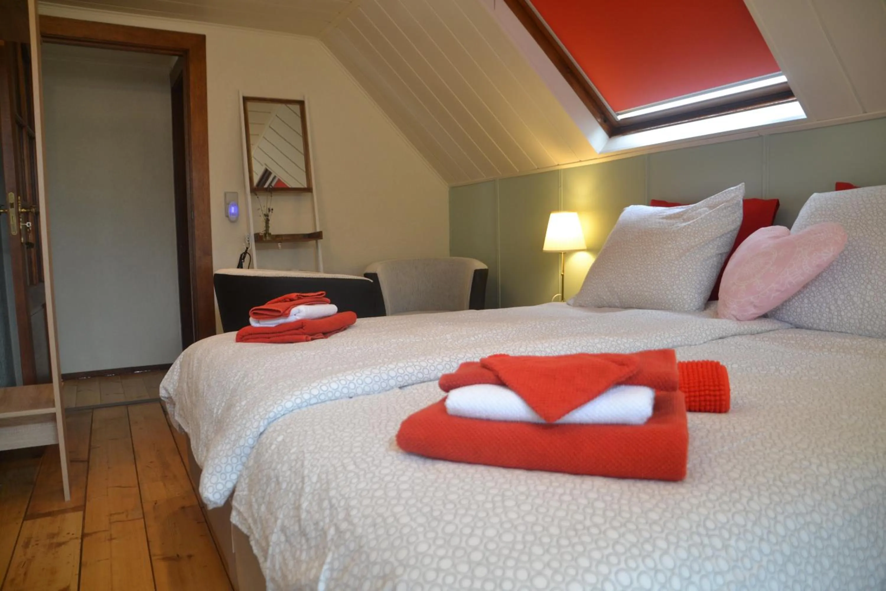 Photo of the whole room, Bed in Herberg Thijssen
