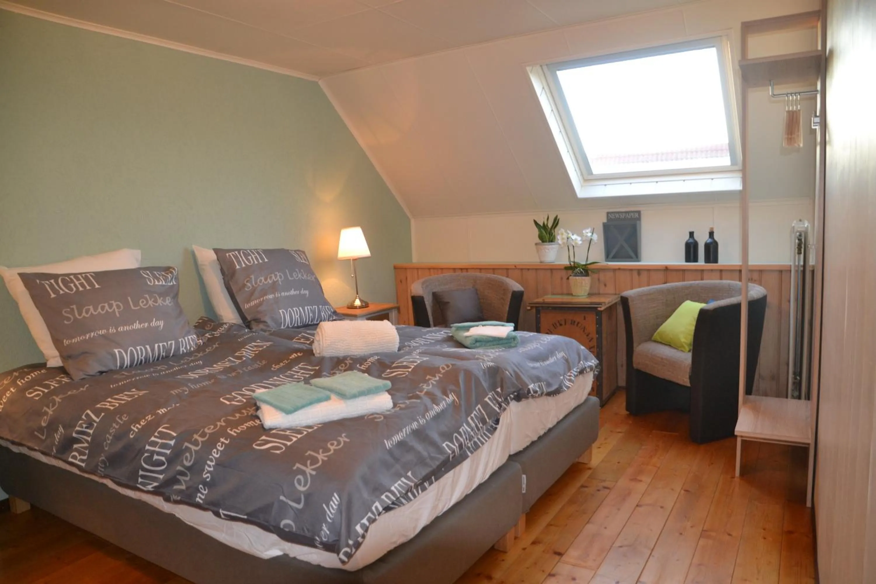 Photo of the whole room, Bed in Herberg Thijssen
