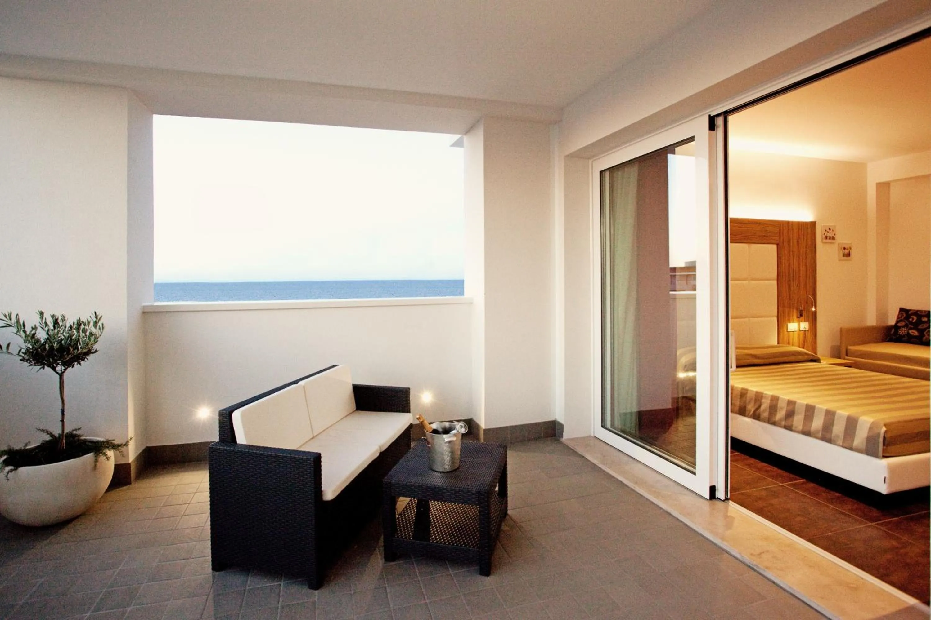 Sea view, Bed in Hotel Fantasy