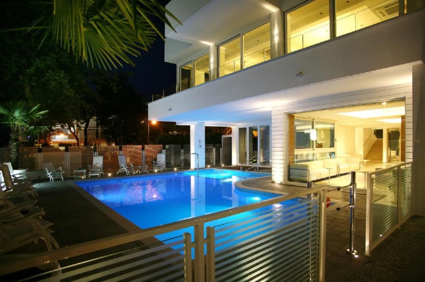 Swimming pool in Hotel Fantasy