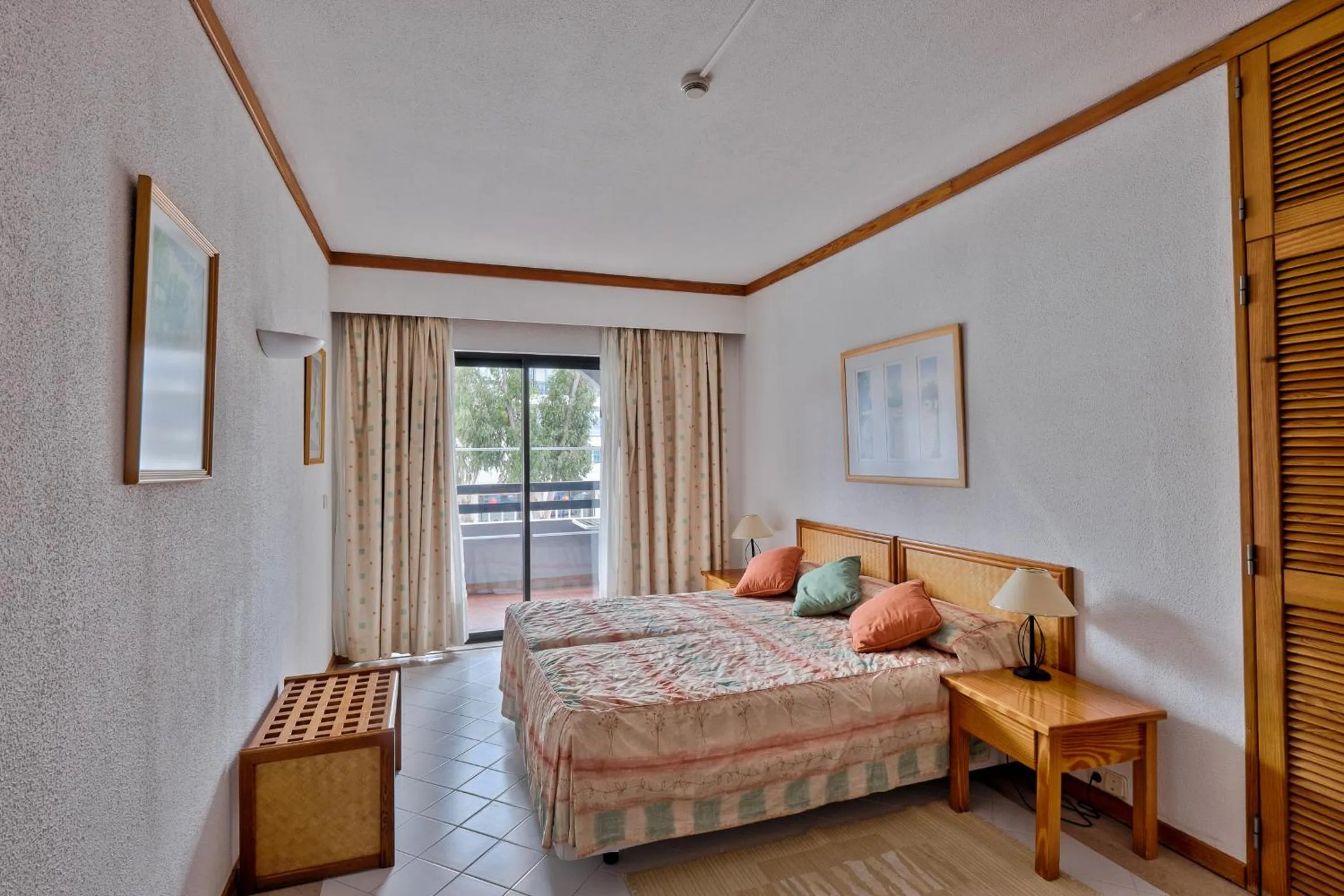 Bedroom, Bed in Muthu Oura Praia Hotel