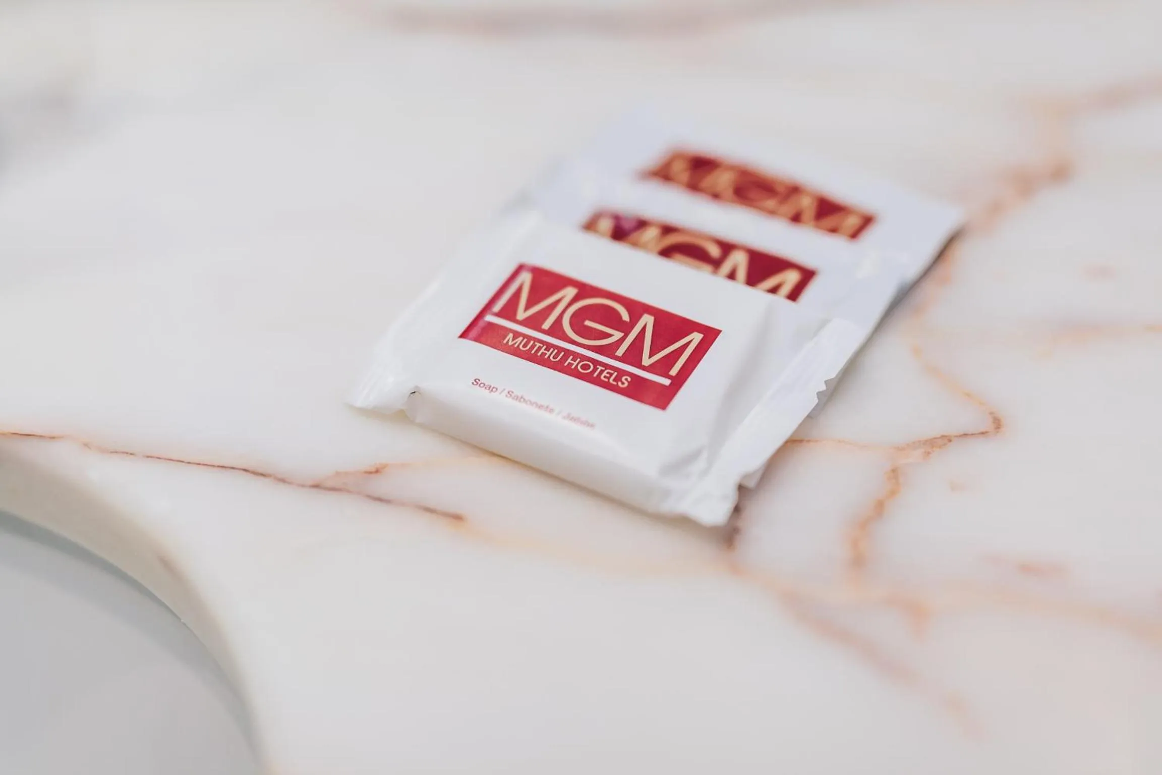 Bathroom in Muthu Oura Praia Hotel