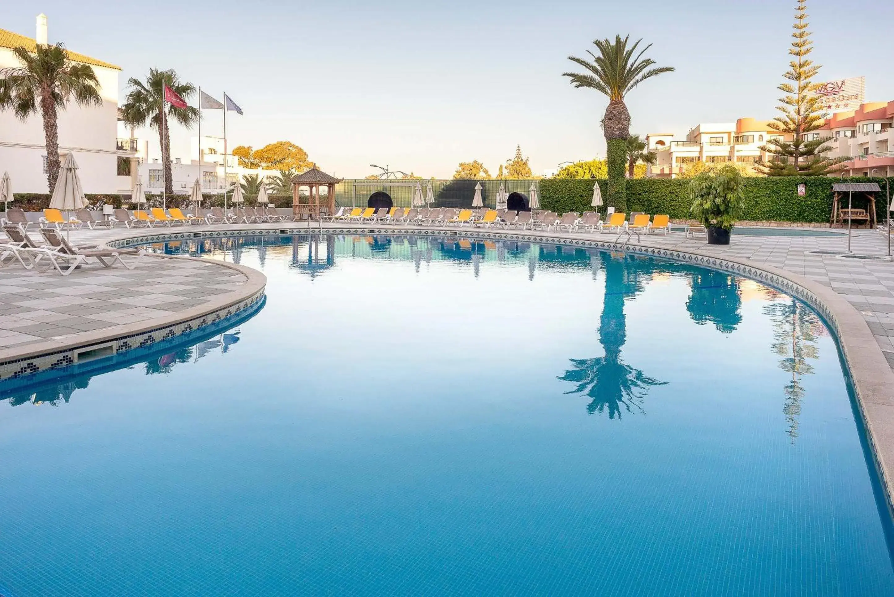 Swimming pool in Muthu Oura Praia Hotel Swimming pool in Muthu Oura Praia Hotel