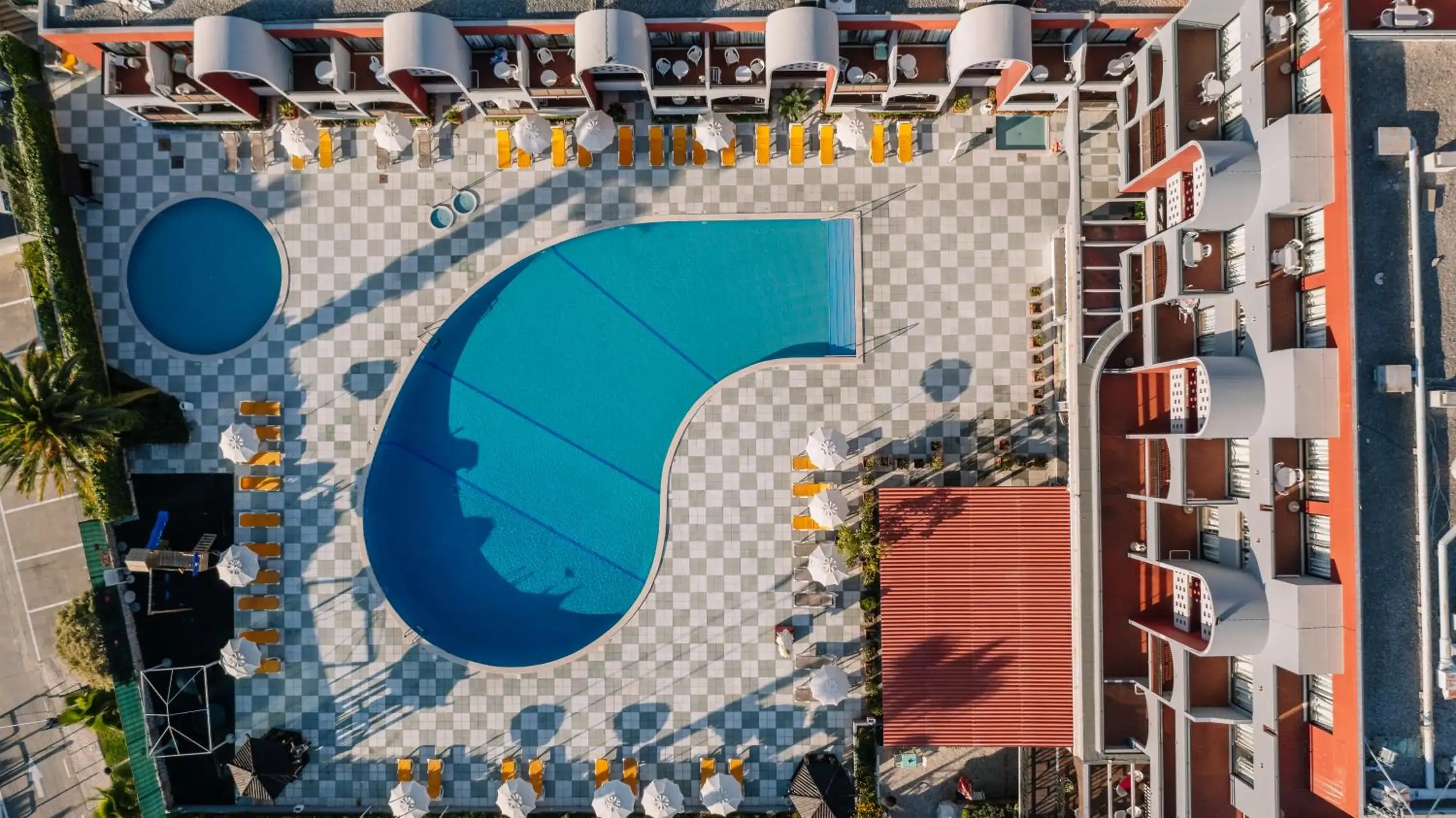 Swimming pool in Muthu Oura Praia Hotel Swimming pool in Muthu Oura Praia Hotel