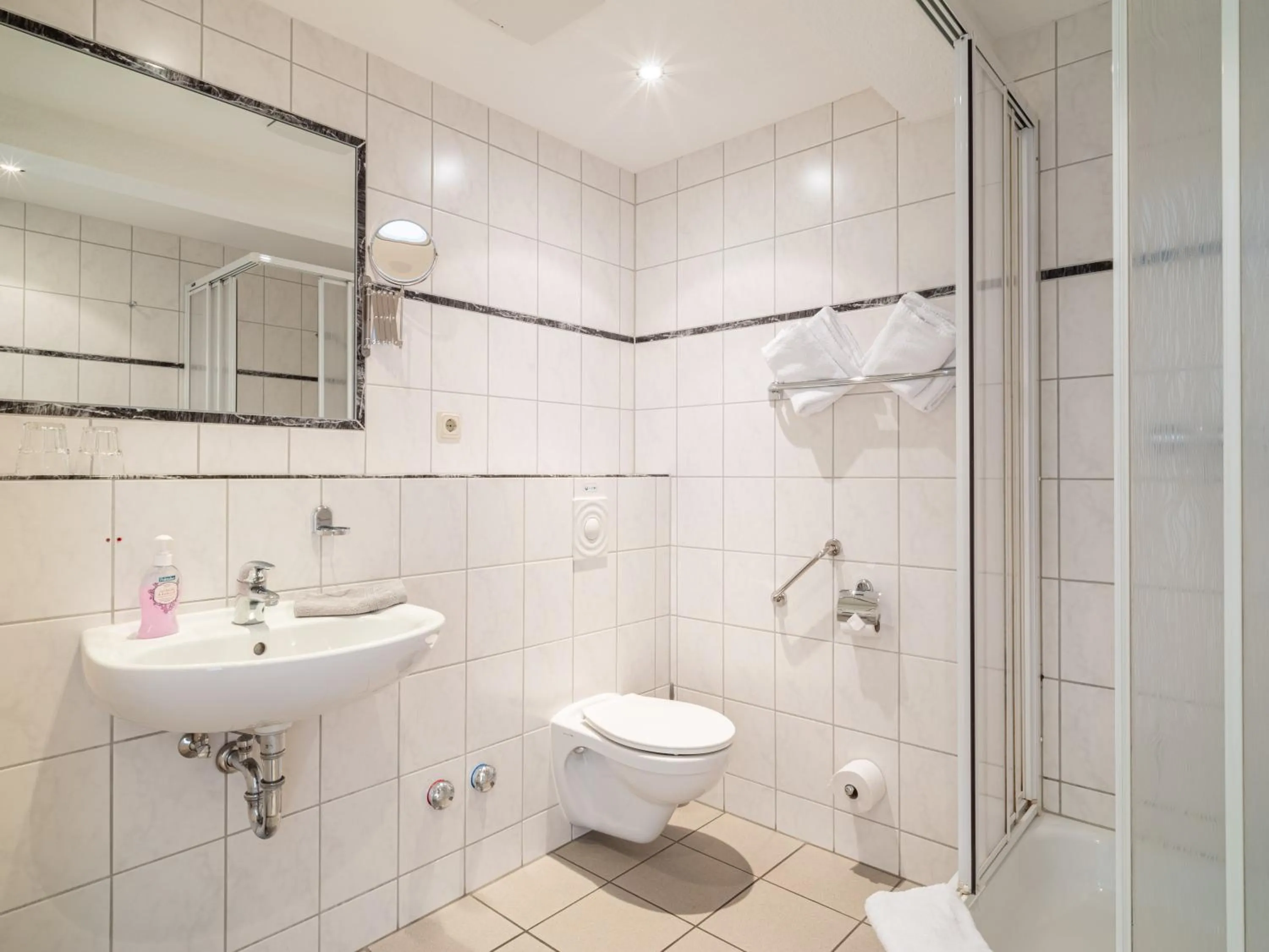 Shower in Hotel Stone