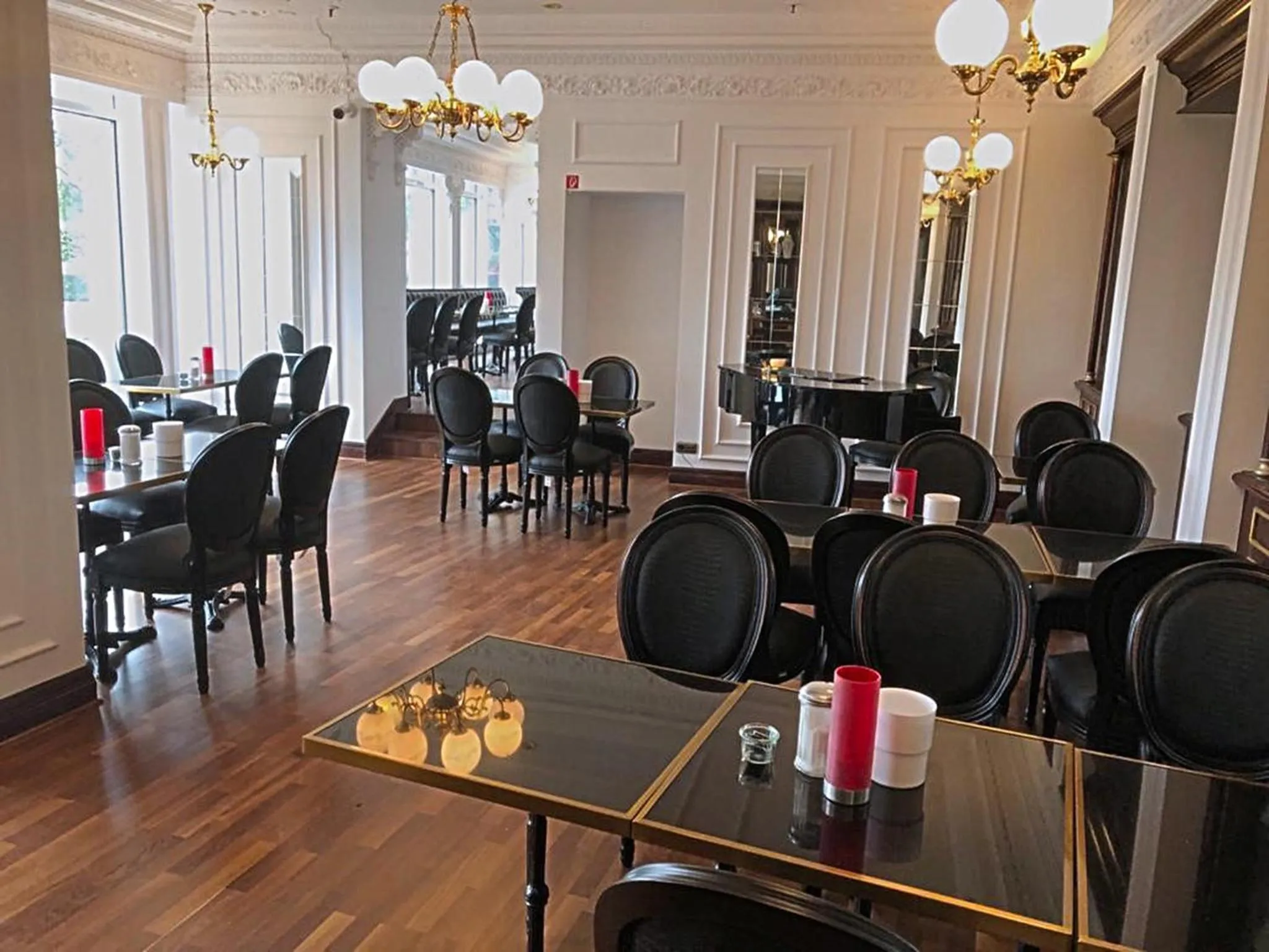 Restaurant/places to eat in DORMERO Hotel Stuttgart