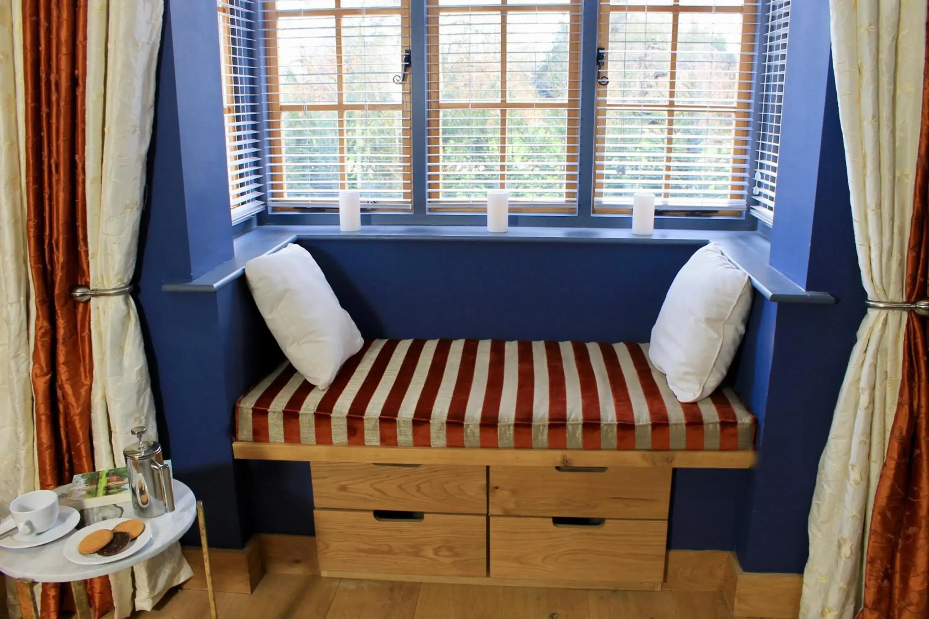 Bedroom, Bed in The Lodge at Hemingford Grey House Bedroom, Bed in The Lodge at Hemingford Grey House